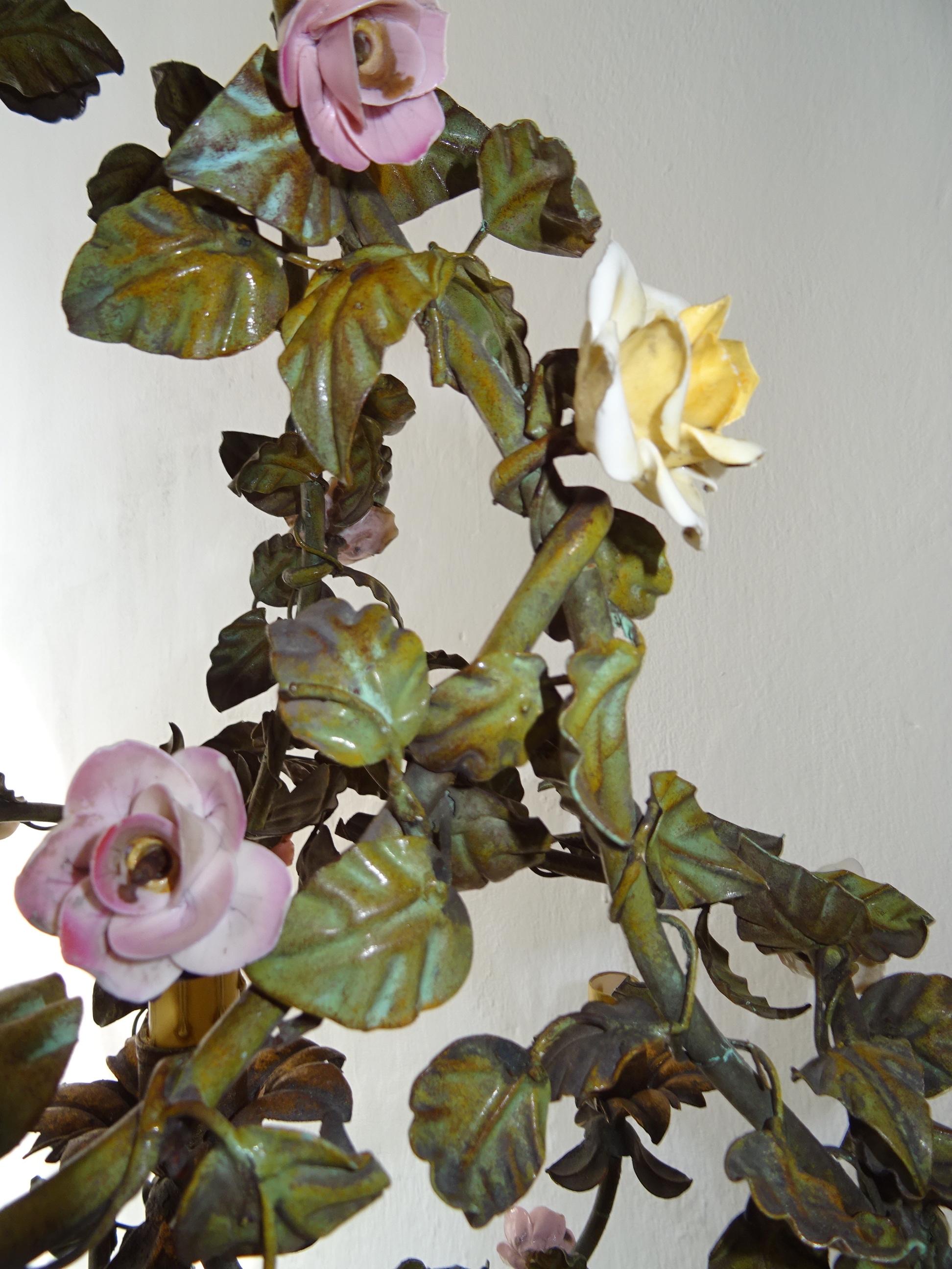 Riesiger Italienischer Tole Porzellan Blumen Polychromer Kronleuchter, um 1870 Selten im Angebot 5