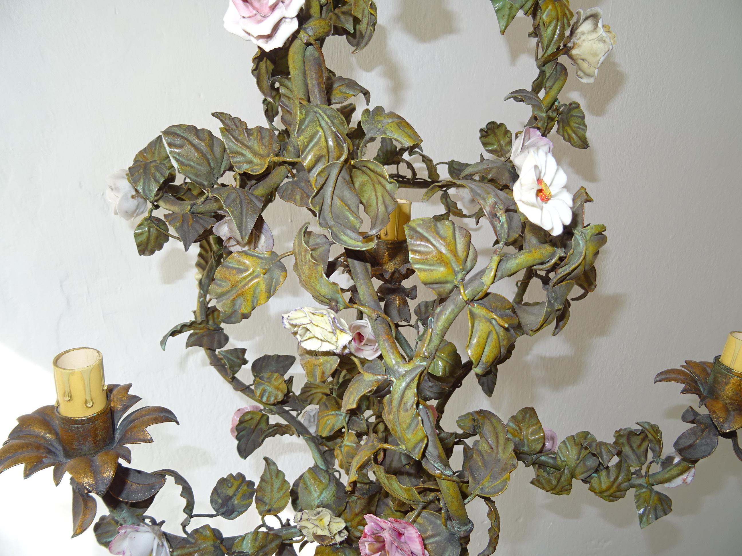 Riesiger Italienischer Tole Porzellan Blumen Polychromer Kronleuchter, um 1870 Selten im Angebot 4