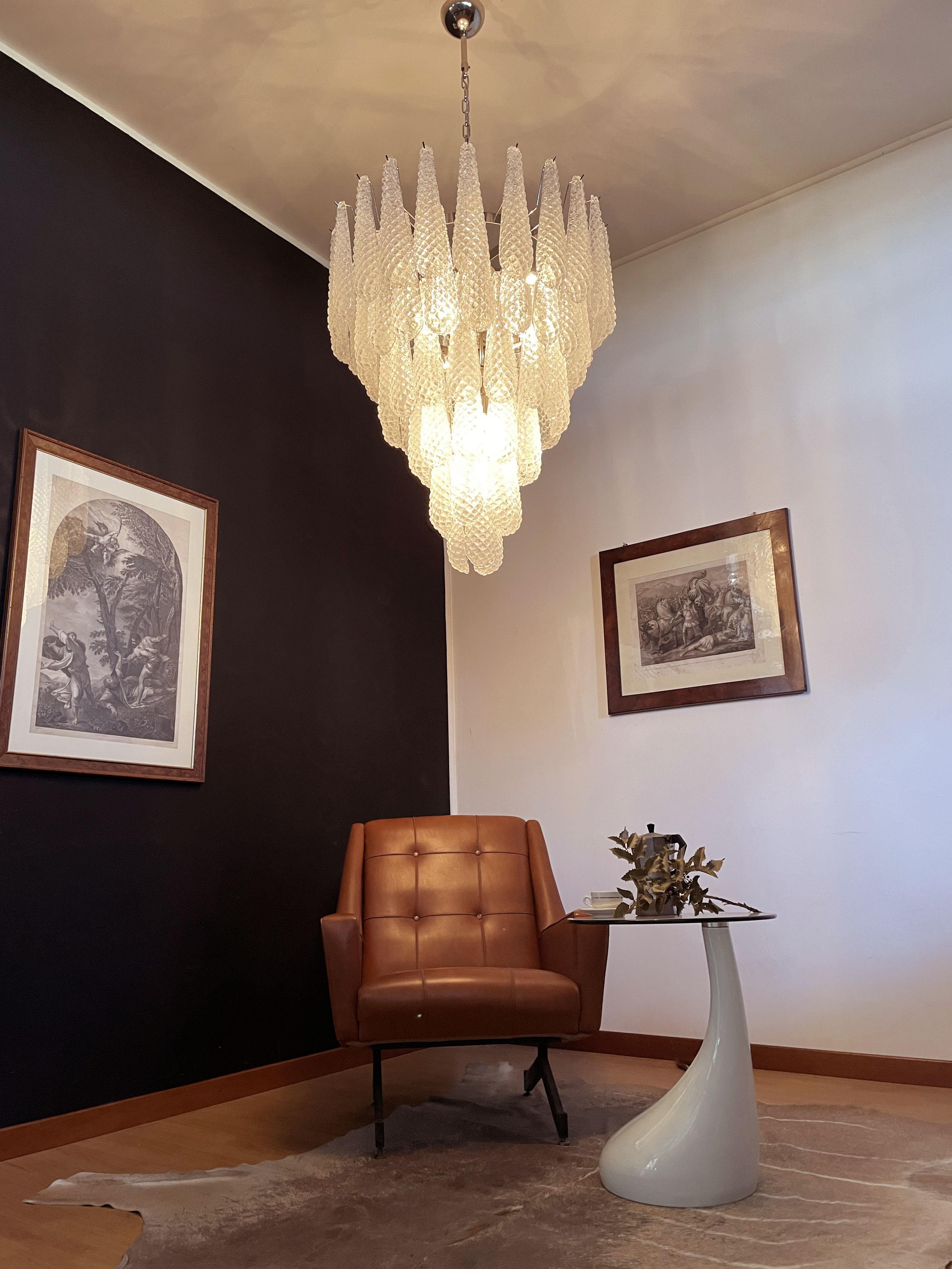 Großer italienischer Vintage-Kronleuchter aus Muranoglas, 75 Glasblätter, Tropfen im Angebot 9