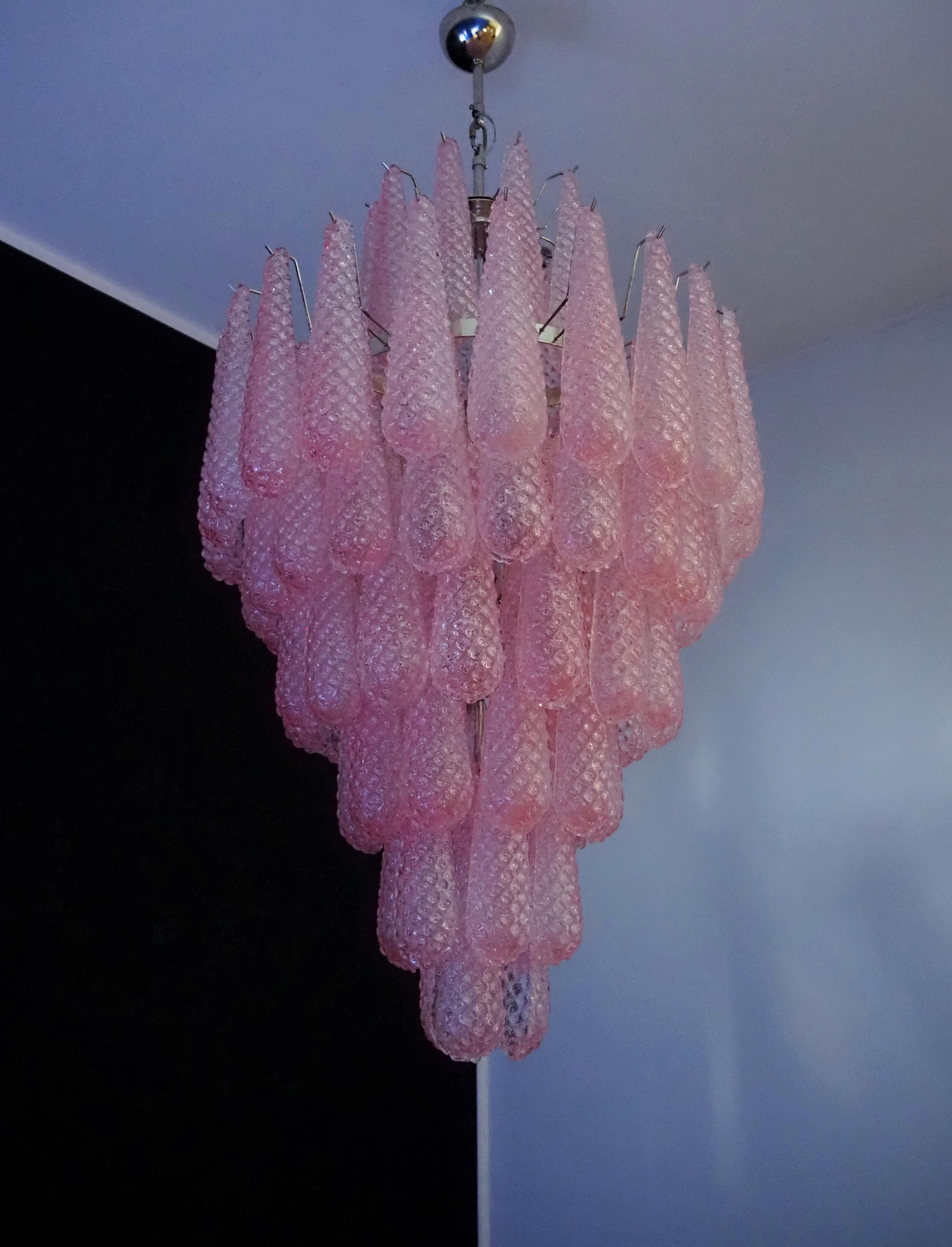 Grand lustre italien vintage en verre de Murano - 85 pétales roses en forme de goutte en vente 5