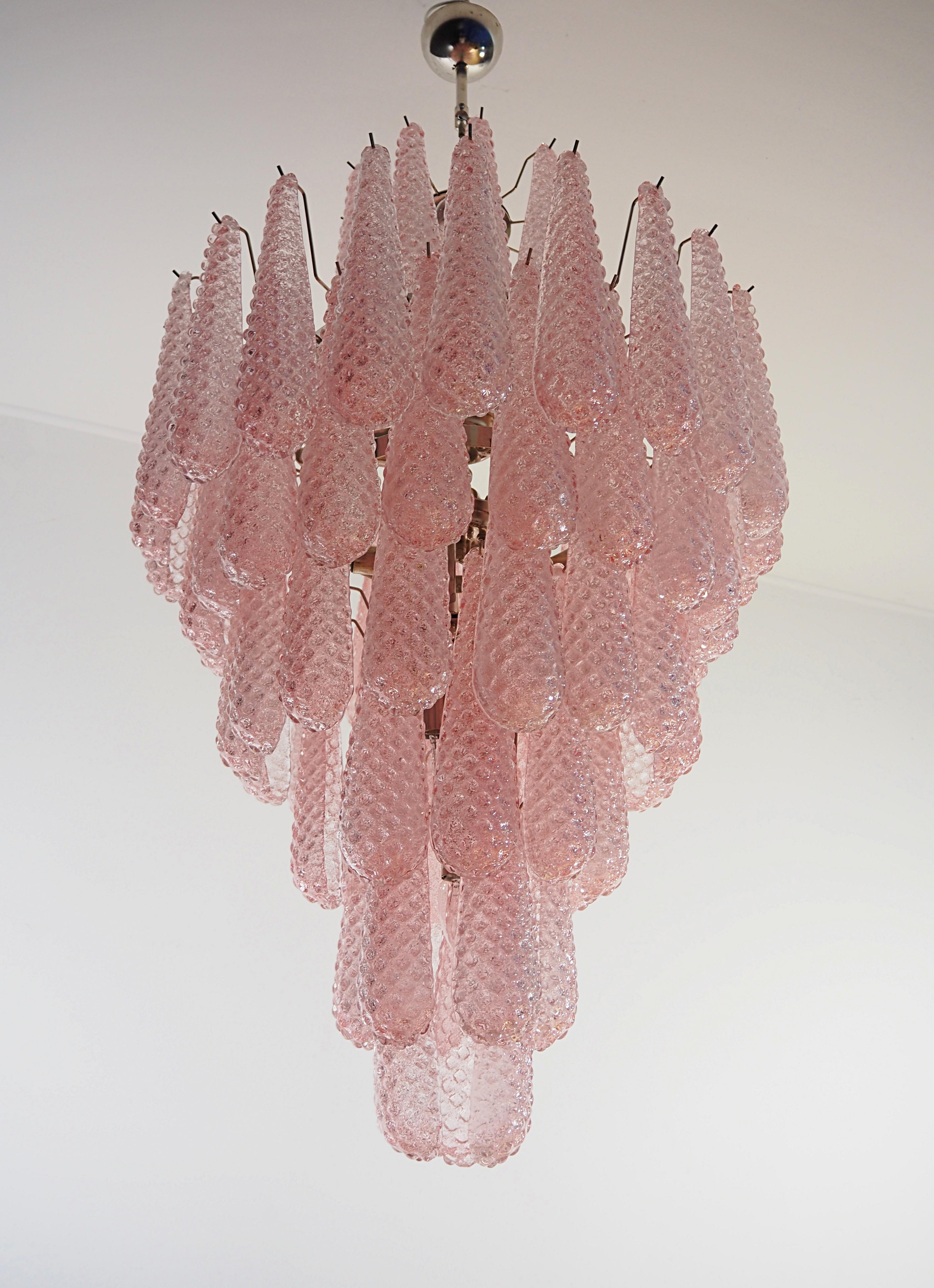 Grand lustre italien vintage en verre de Murano - 85 pétales roses en forme de goutte en vente 7