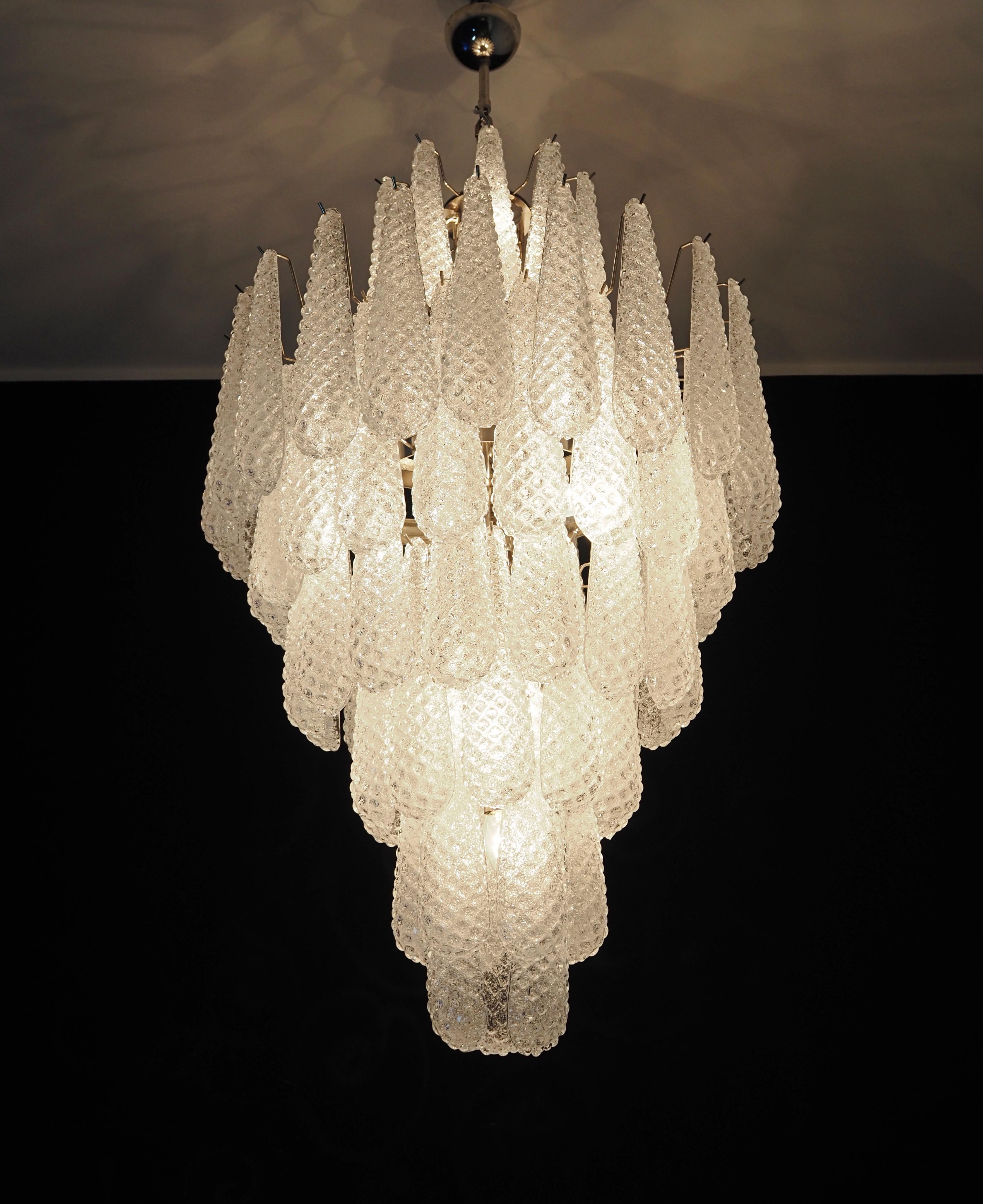 Huge Italian vintage Murano glass chandelier - 85 glass transparent petals drop For Sale 3
