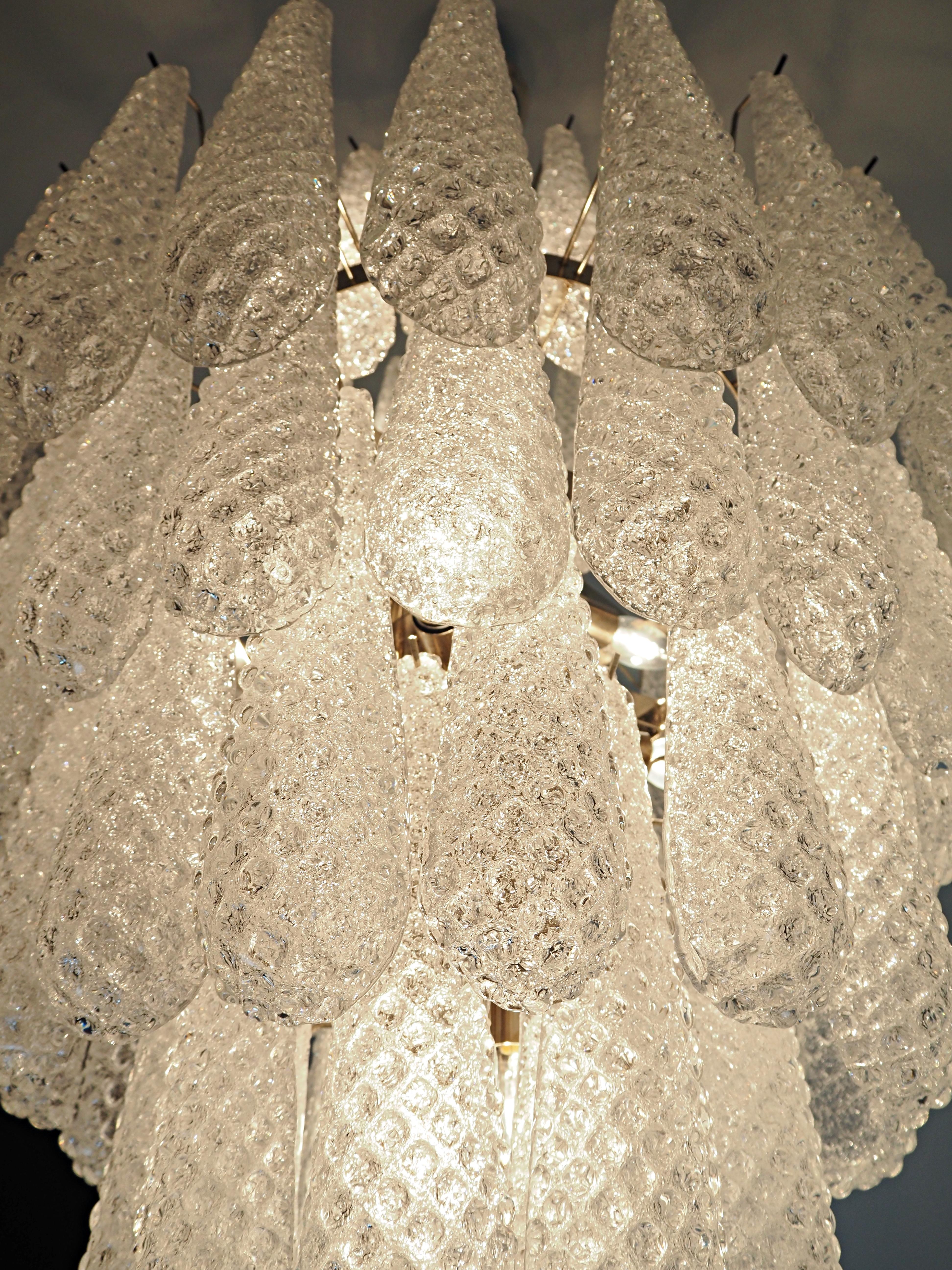 Huge Italian vintage Murano glass chandelier - 85 glass transparent petals drop For Sale 7