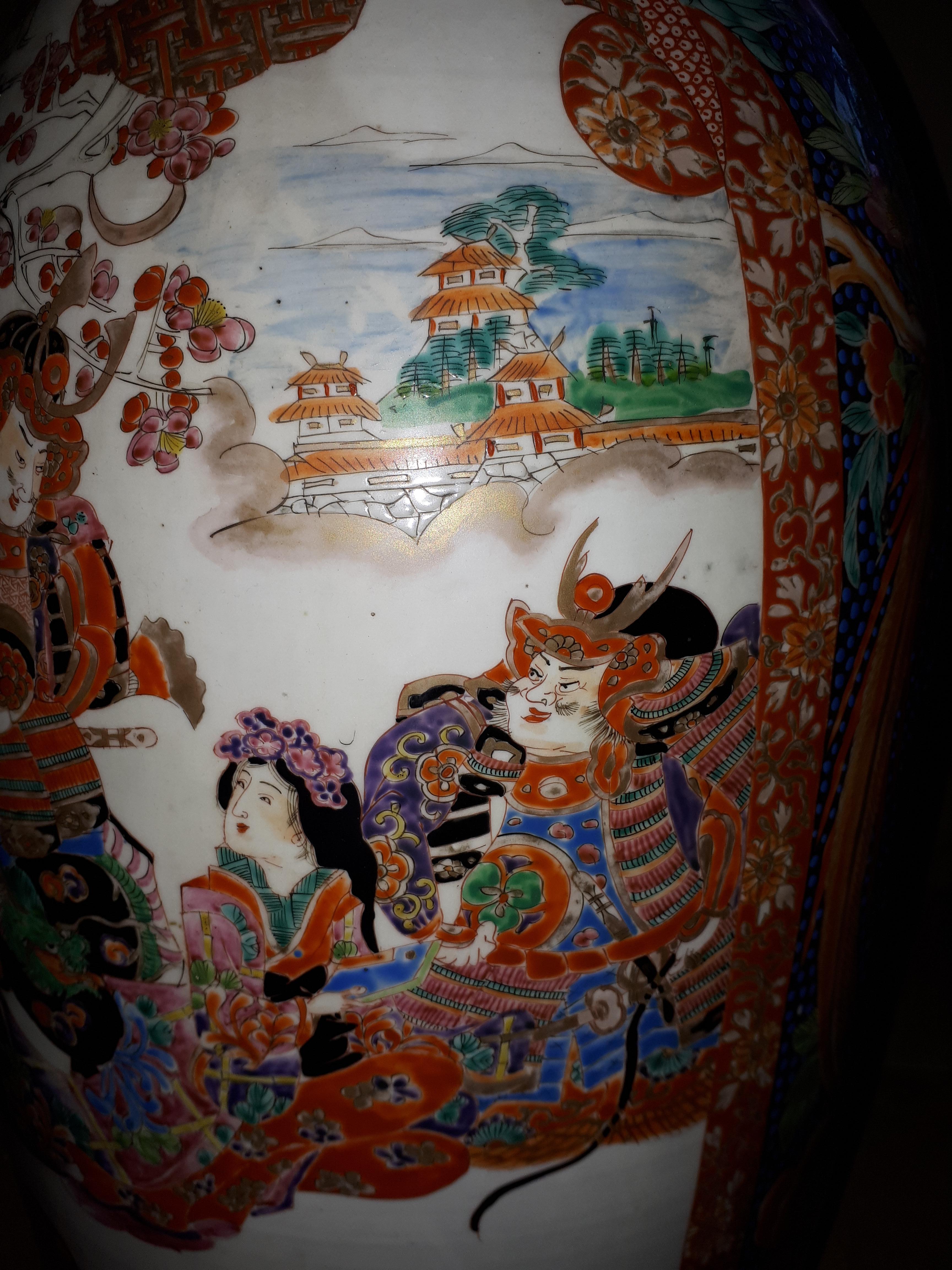 Huge japanese Arita porcelain vase with Imari samurai design, Japan Meiji period For Sale 4