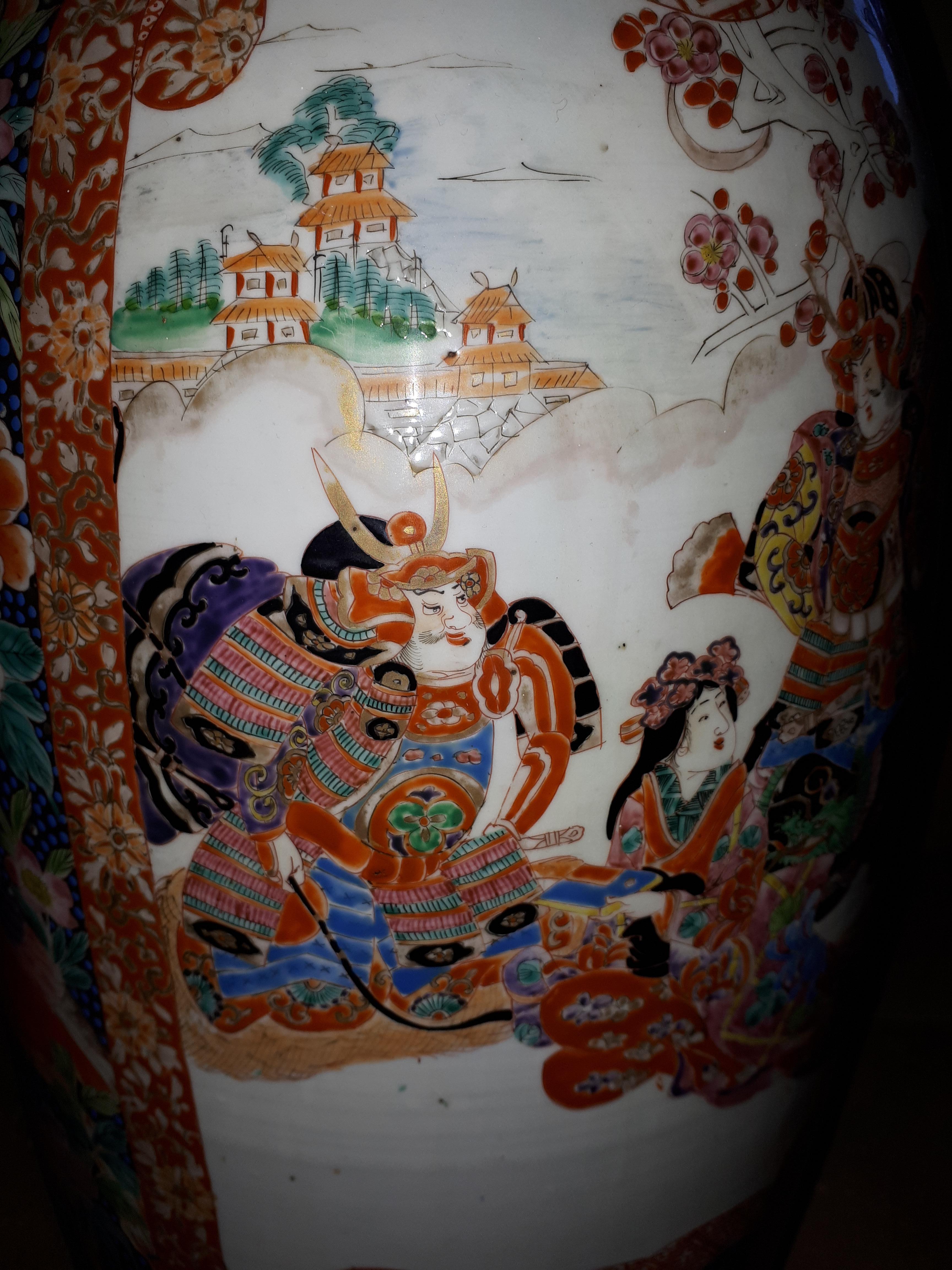 Huge japanese Arita porcelain vase with Imari samurai design, Japan Meiji period For Sale 5