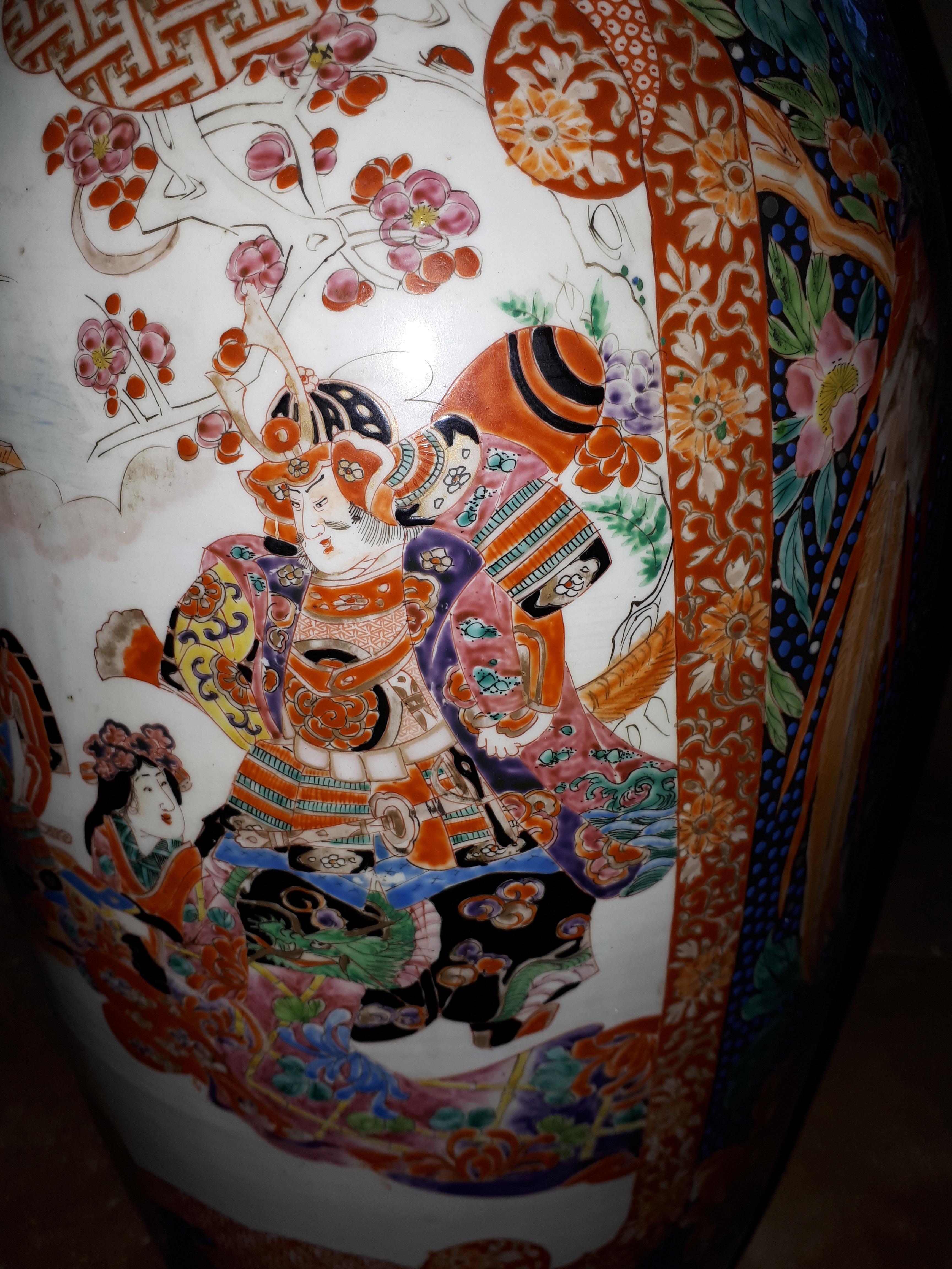 Huge japanese Arita porcelain vase with Imari samurai design, Japan Meiji period For Sale 6