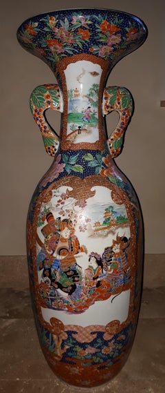 Huge japanese Arita porcelain vase with Imari samurai design, Japan Meiji period
