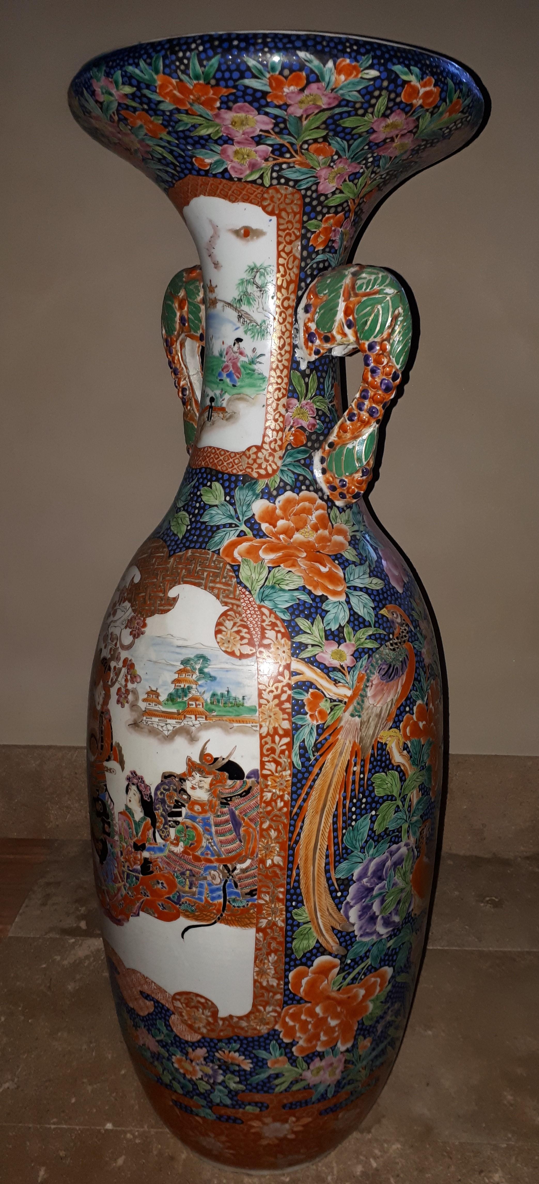 Japanese Huge japanese Arita porcelain vase with Imari samurai design, Japan Meiji period For Sale
