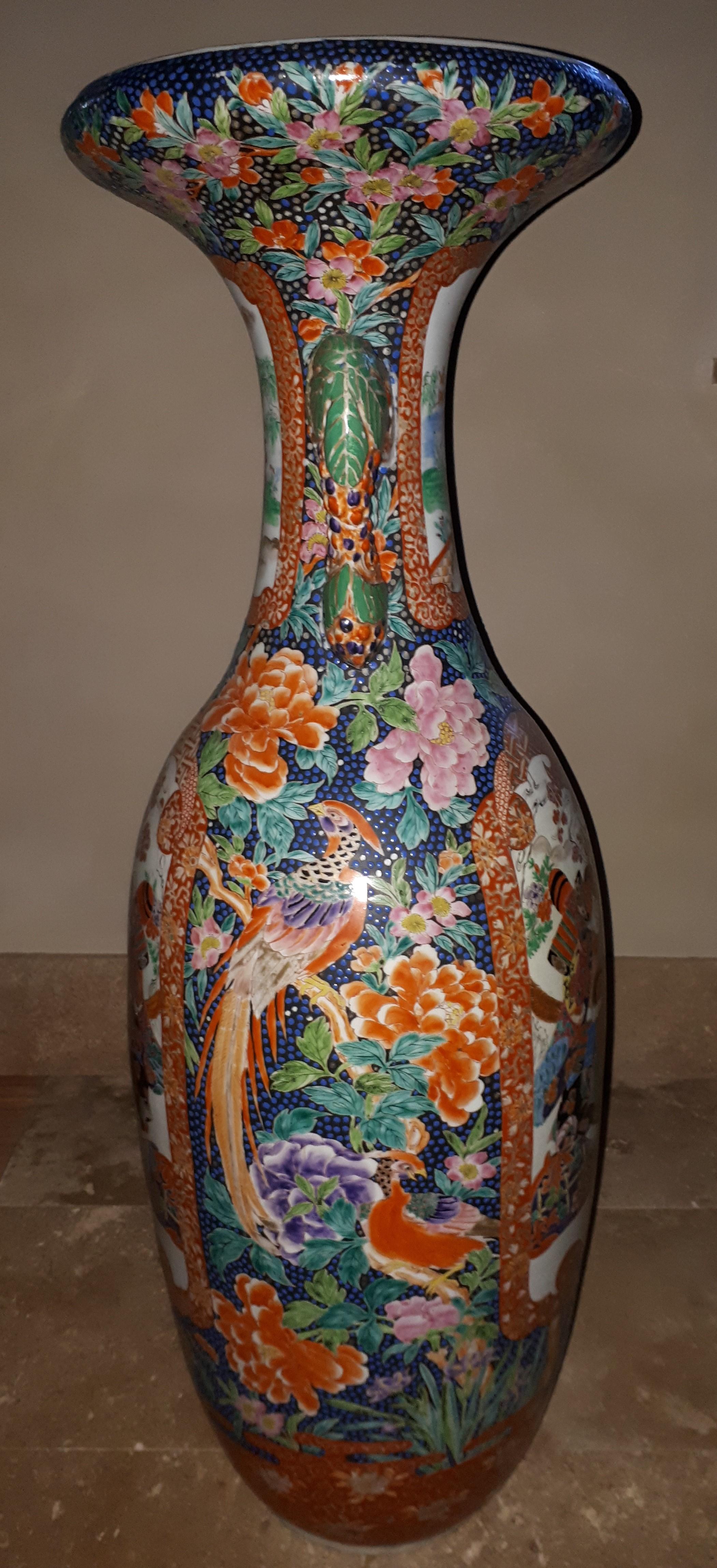 Huge japanese Arita porcelain vase with Imari samurai design, Japan Meiji period For Sale 1
