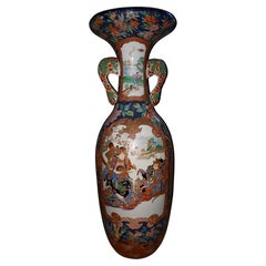 Huge japanese Arita porcelain vase with Imari samurai design, Japan Meiji period