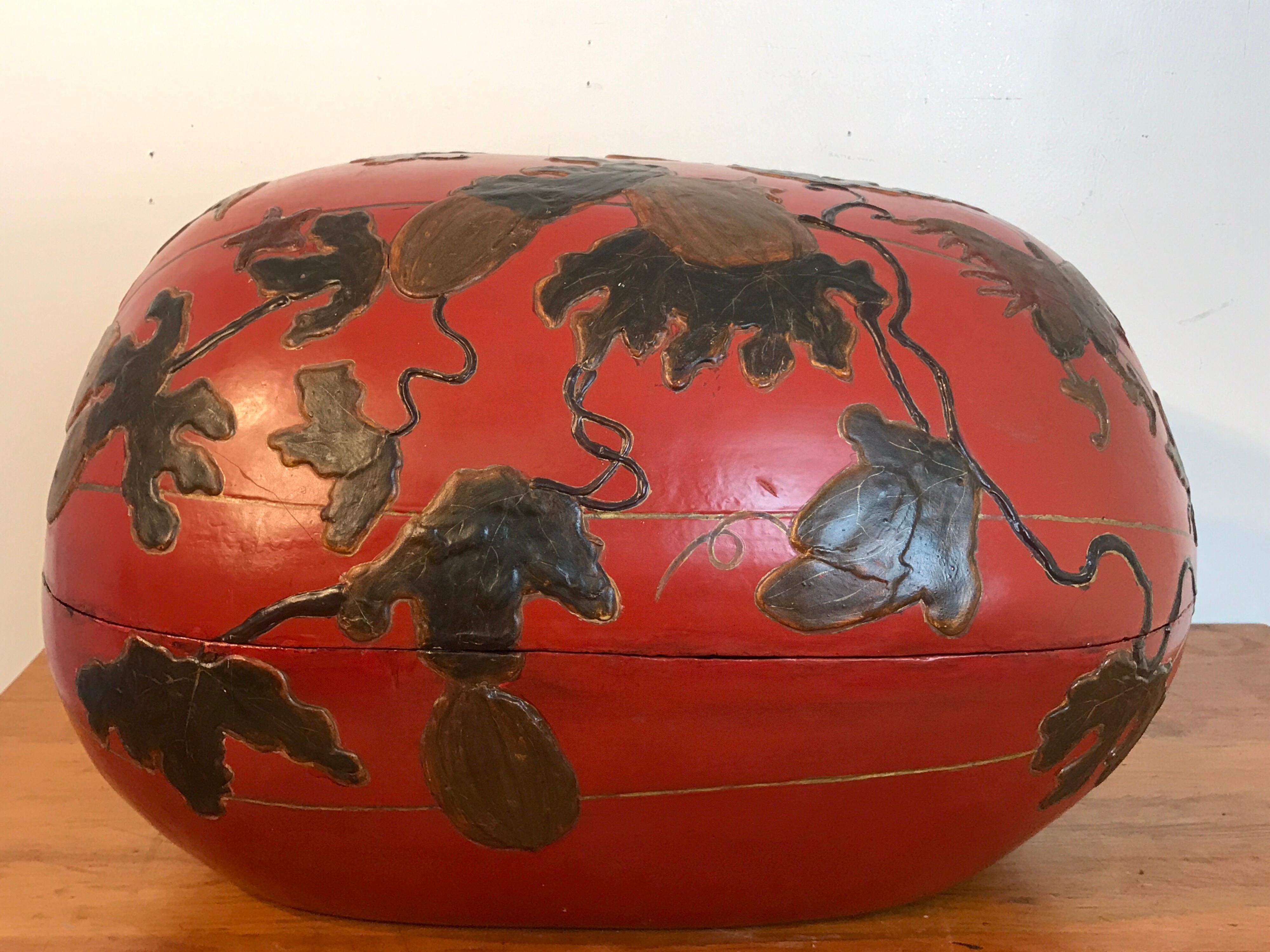 Huge Japanese Red Lacquerware Gourd Motif Box In Good Condition In West Palm Beach, FL