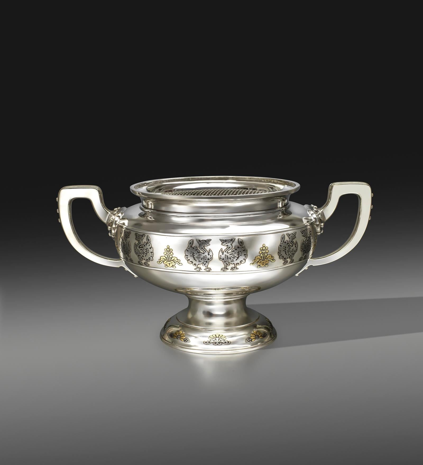 As part of our Japanese works of art collection we are delighted to offer this large and stylish Meiji Period 1868-1912, circa 1900 solid silver and mixed metal bowl by the renowned Miyamoto company, this significant scale vessel weighs over 172