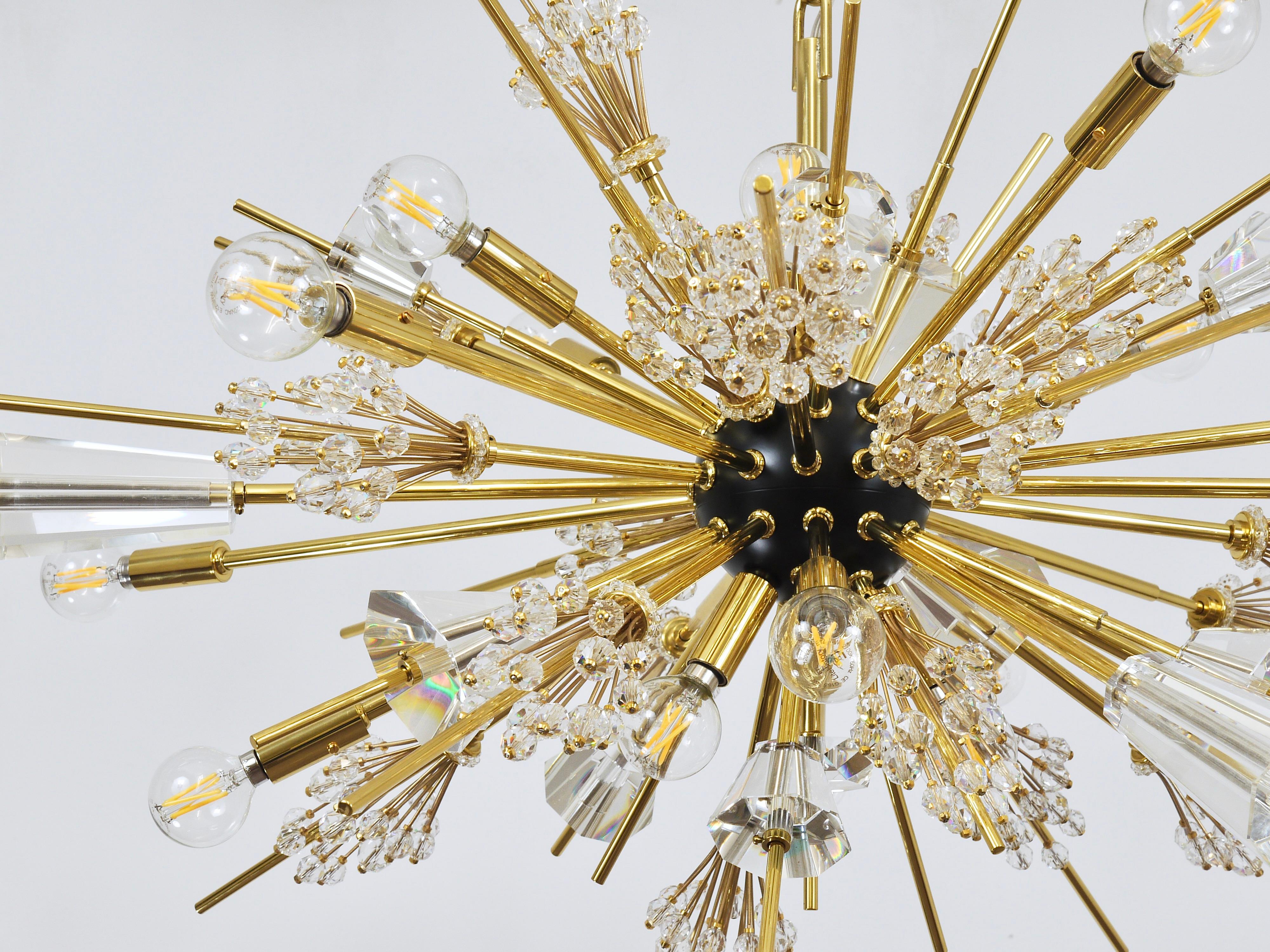 Mid-Century Modern I.L.A. Lobmeyr Metropolitan Opera Sputnik Cristal Brass Met Chandelier Vienne en vente