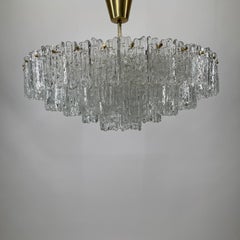 Huge J.T. Lustre Kalmar en verre torsadé, Autriche, années 1960