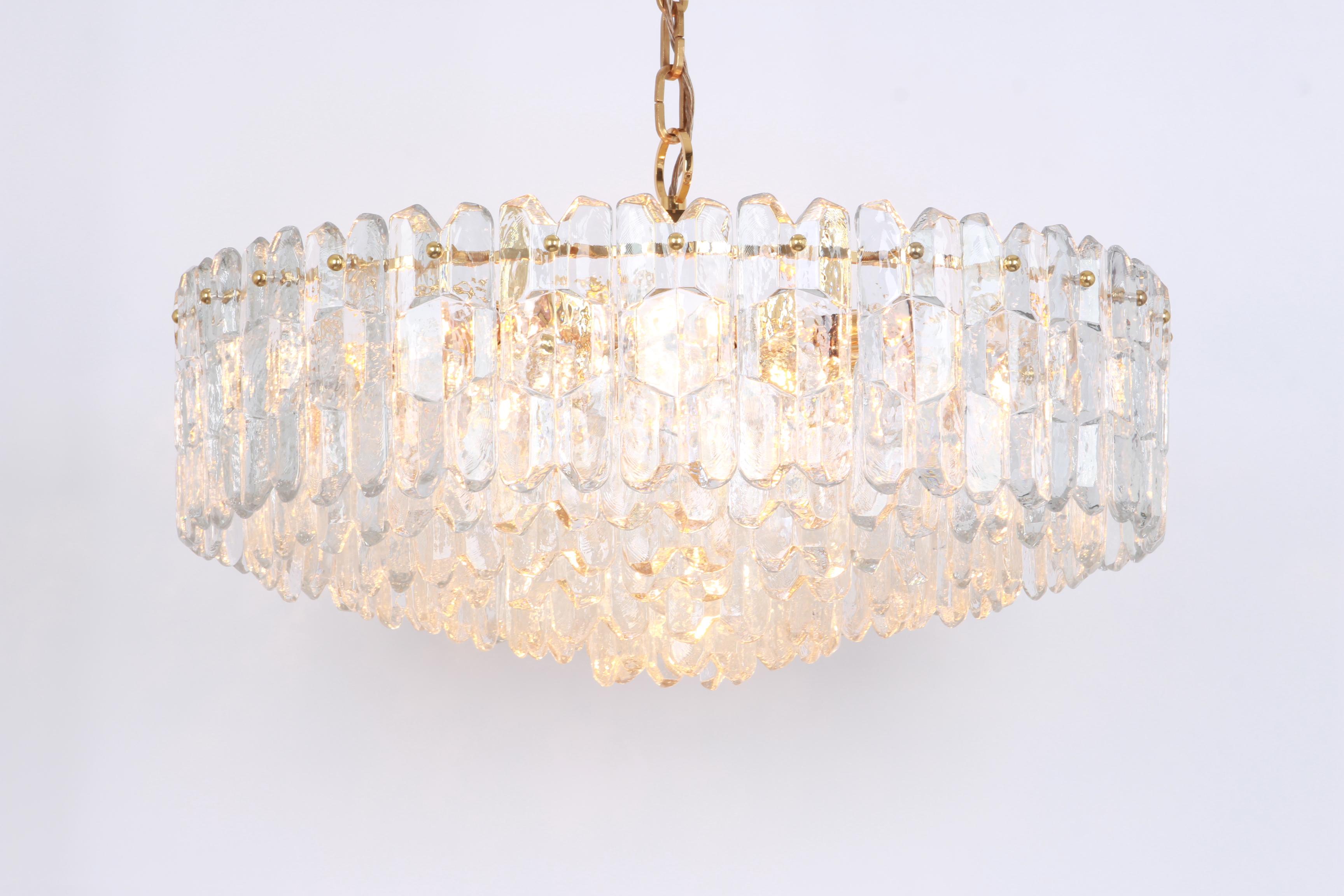 1 of 2 Huge Kalmar Chandelier 'Palazzo', Gilt Brass Glass, Austria, 1970 For Sale 4