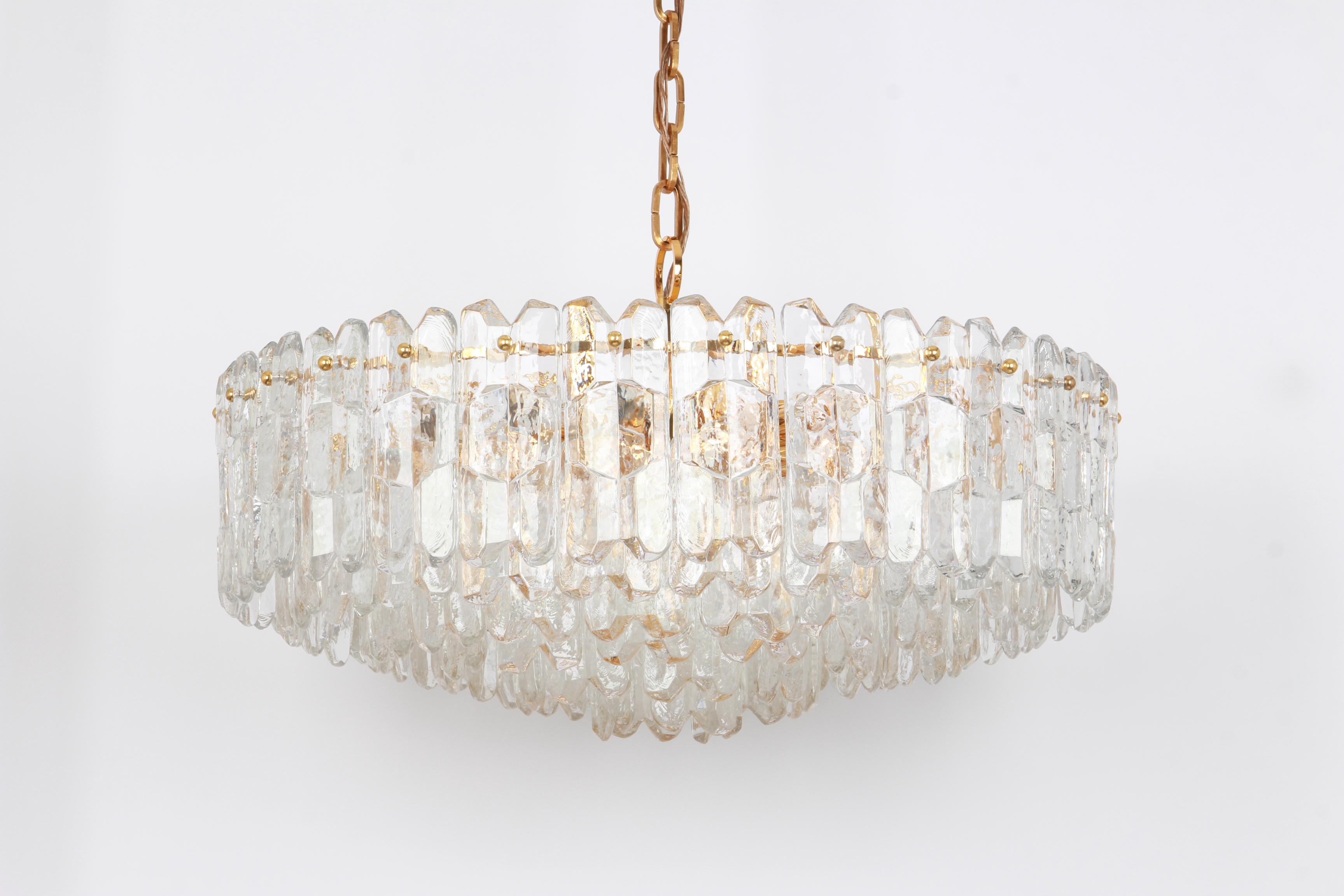 1 of 2 Huge Kalmar Chandelier 'Palazzo', Gilt Brass Glass, Austria, 1970 In Good Condition For Sale In Aachen, NRW