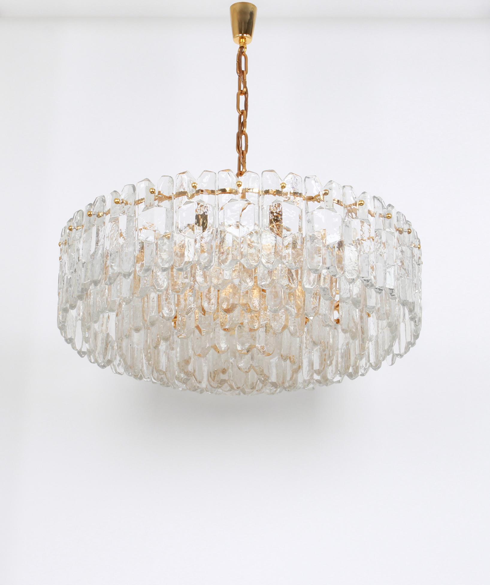 1 of 2 Huge Kalmar Chandelier 'Palazzo', Gilt Brass Glass, Austria, 1970 For Sale 3