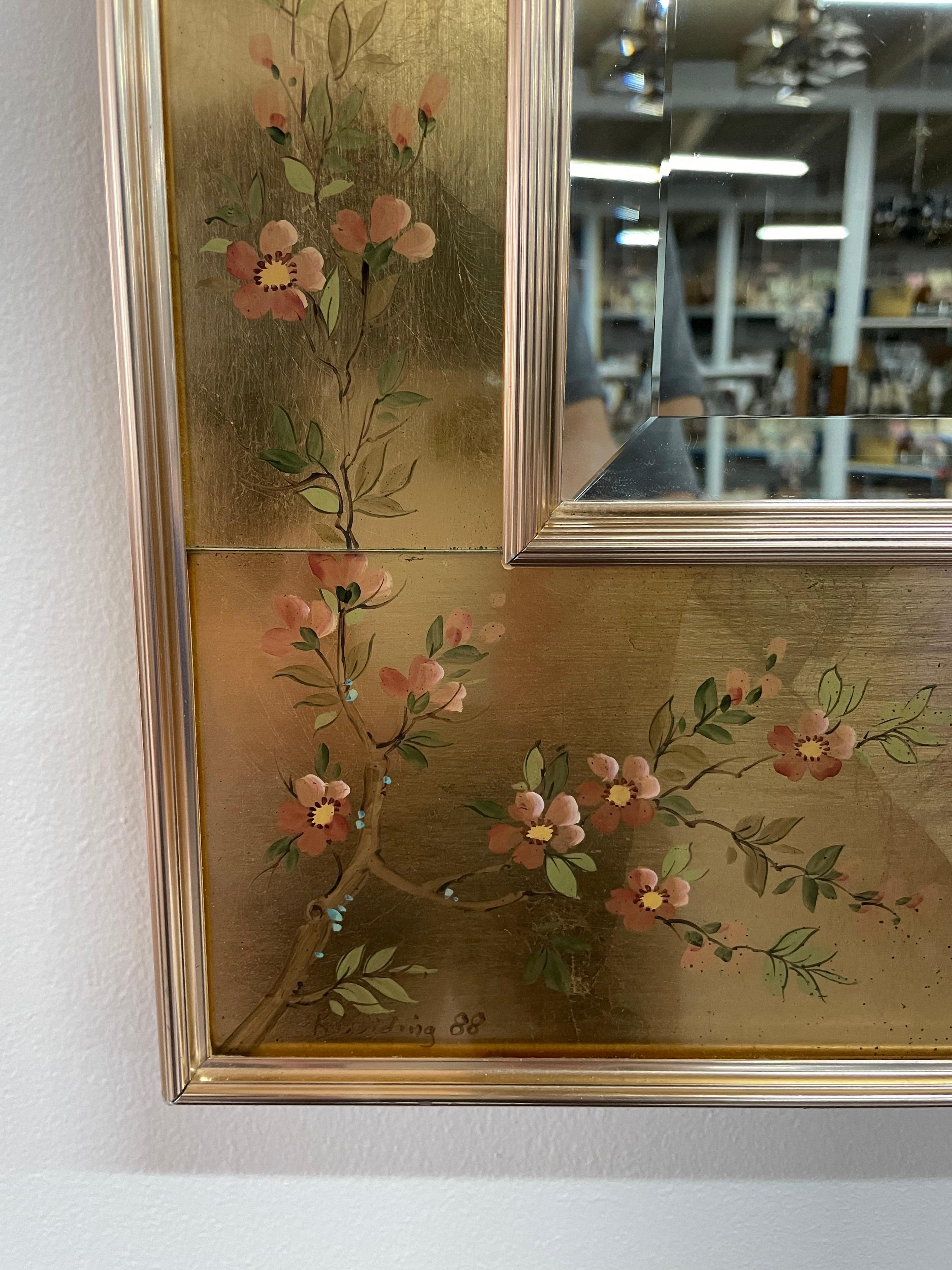 Grand miroir encadré avec cadre en glomis peint à l'envers dans le style Chinoiserie Bon état - En vente à East Hampton, NY