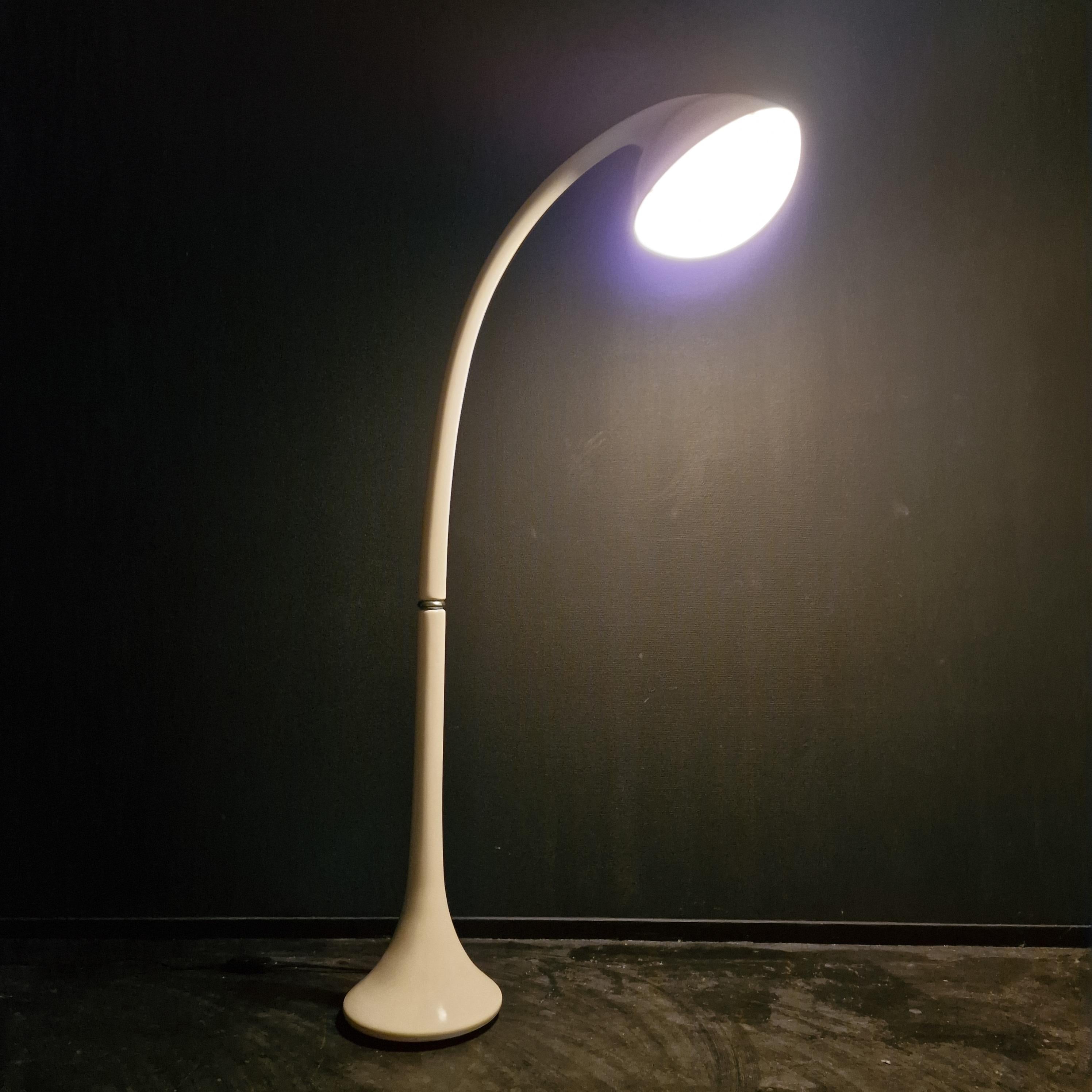 Beautiful and very large floor lamp by Fabio Lenci for iGuzzini, Italy 1968.

Fabio Lenci, an acclaimed designer renowned for his innovative lighting designs, conceived the 'Lampione' floor lamp, an outdoor lighting fixture that takes its name
