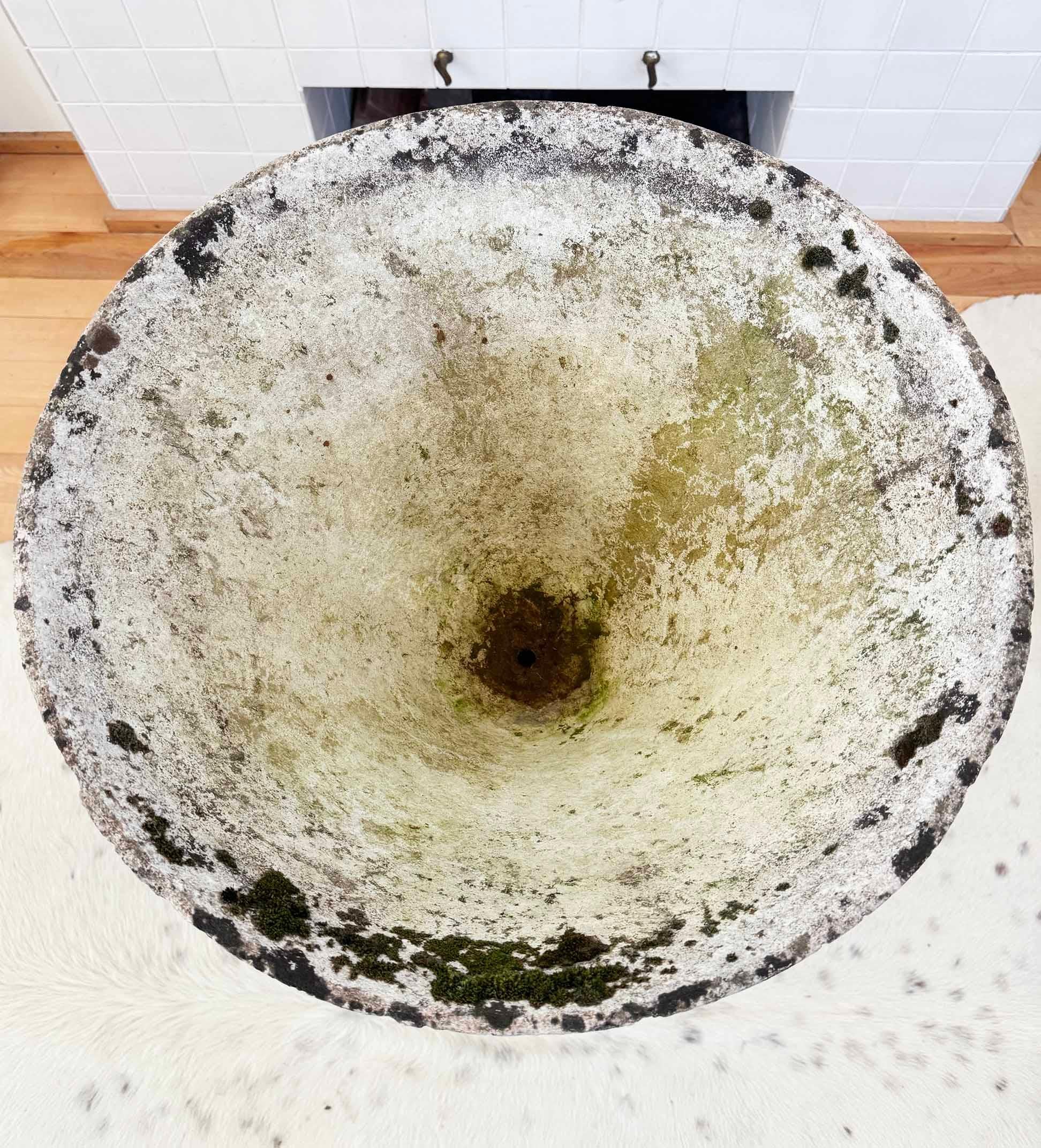 Enorme jardinera grande de hormigón Willy Guhl de 36