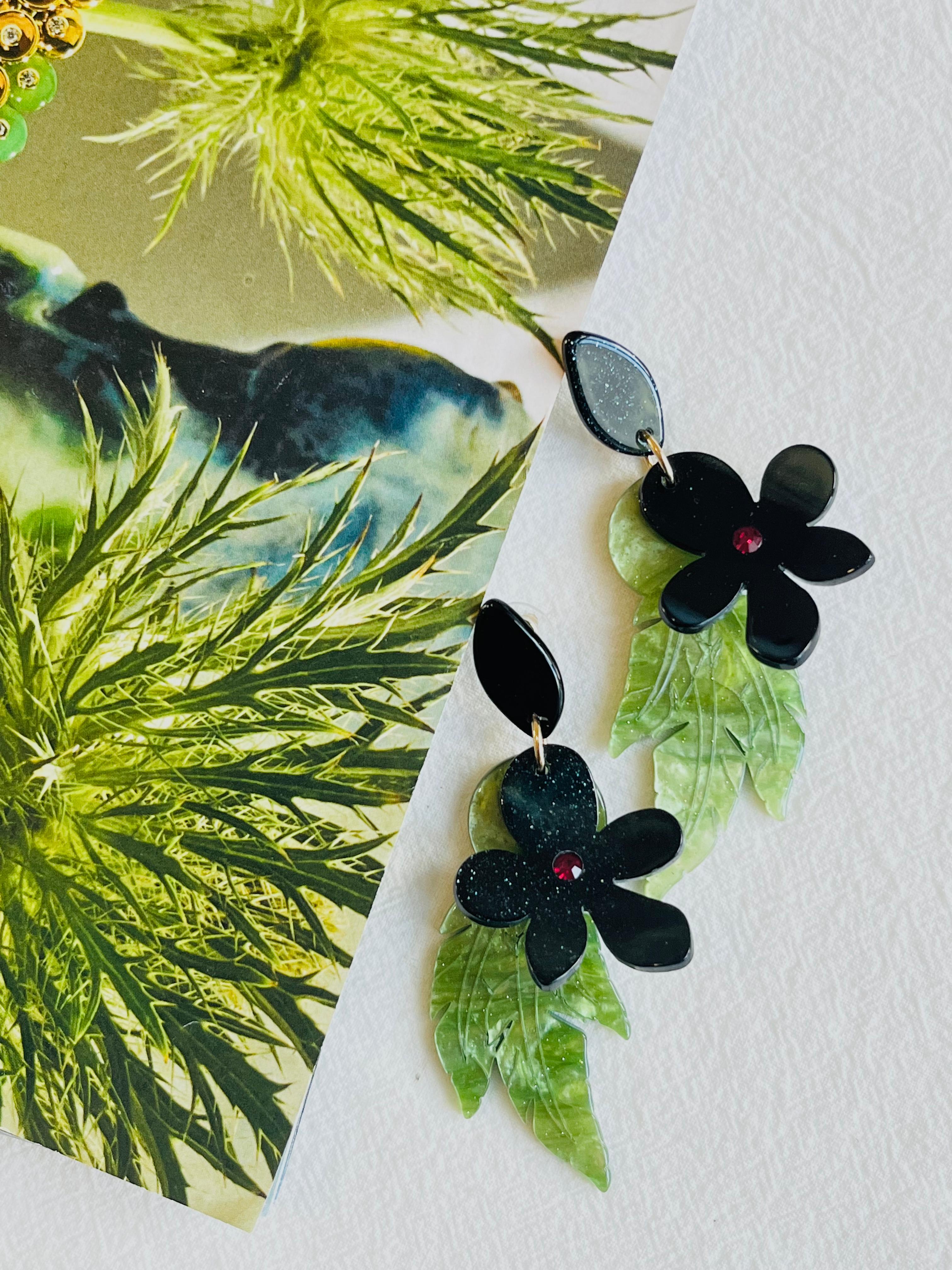 Huge Large Long Tropical Dark Light Green Layer Leaf Flower Drop Clip Earrings In New Condition For Sale In Wokingham, England