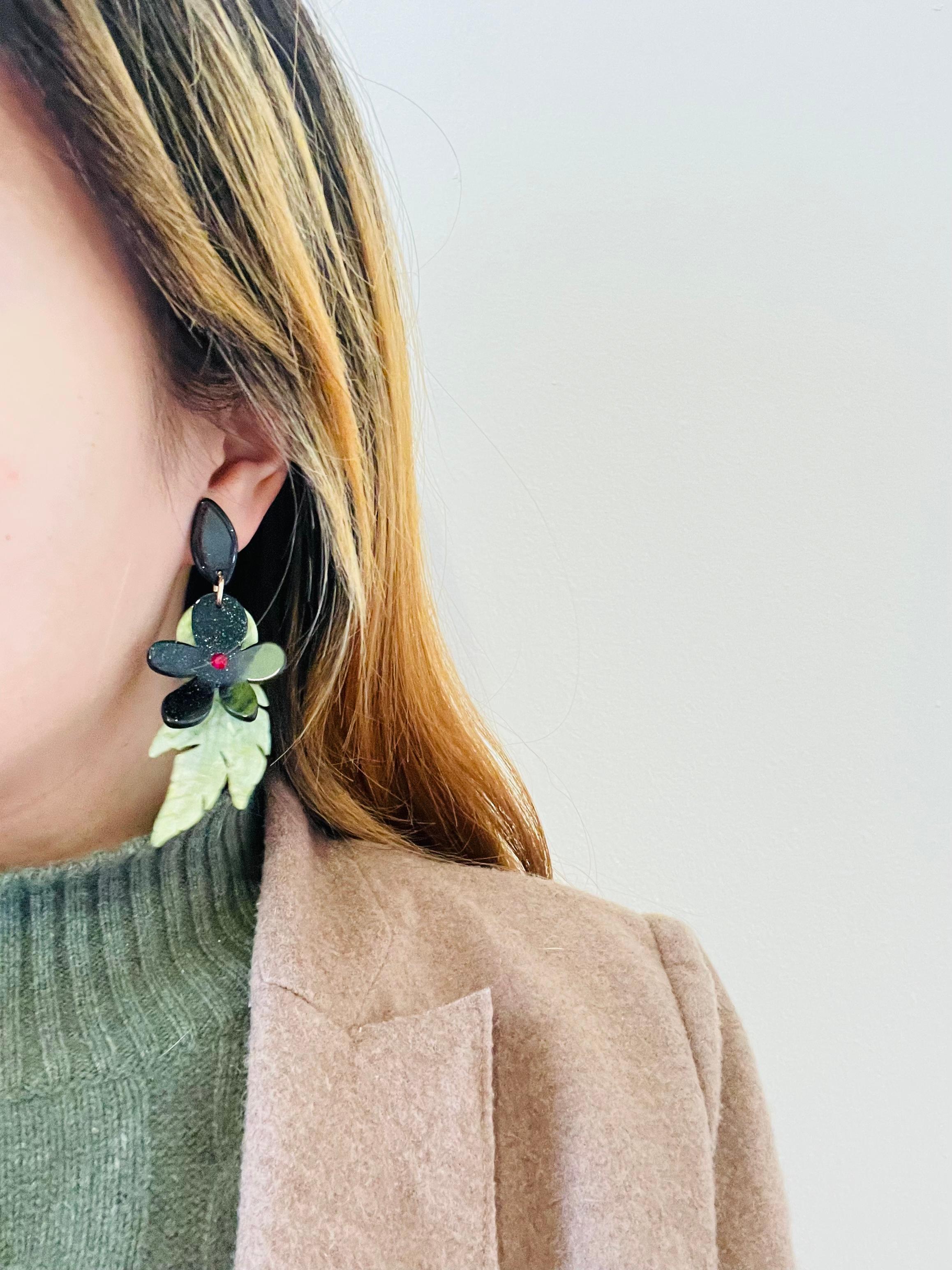 Huge Large Long Tropical Dark Light Green Layer Leaf Flower Drop Clip Earrings In New Condition For Sale In Wokingham, England