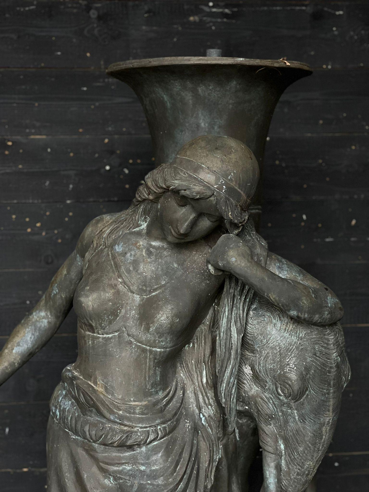 Riesiger lebensgroßer französischer Bronzebrunnen  (19. Jahrhundert) im Angebot