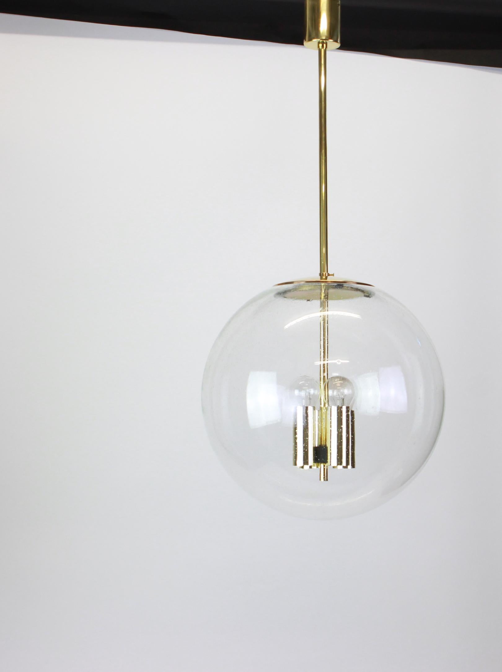 Large mouth-blown glass ball pendant, manufactured by Limburg, Germany, circa 1970-1979.

Sockets: 4 x E27 standard bulb and function on a voltage from 110 till 240 volts. (for USA - UK - etc..).
Drop rod can be adjusted as required, free of