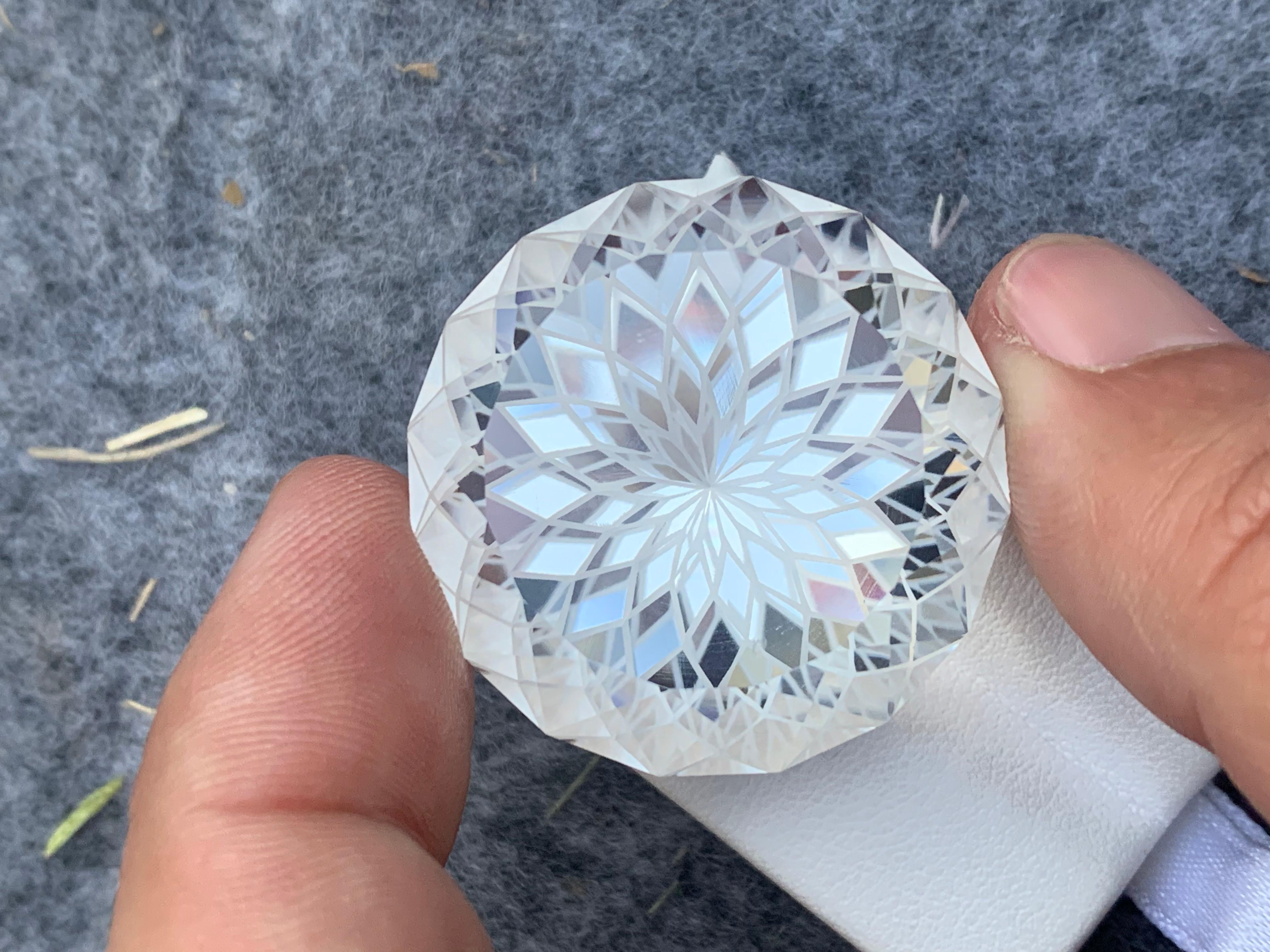 Arts and Crafts Très grand quartz de cristal naturel transparent non serti de 125,40 carats pour collier de bijoux en vente