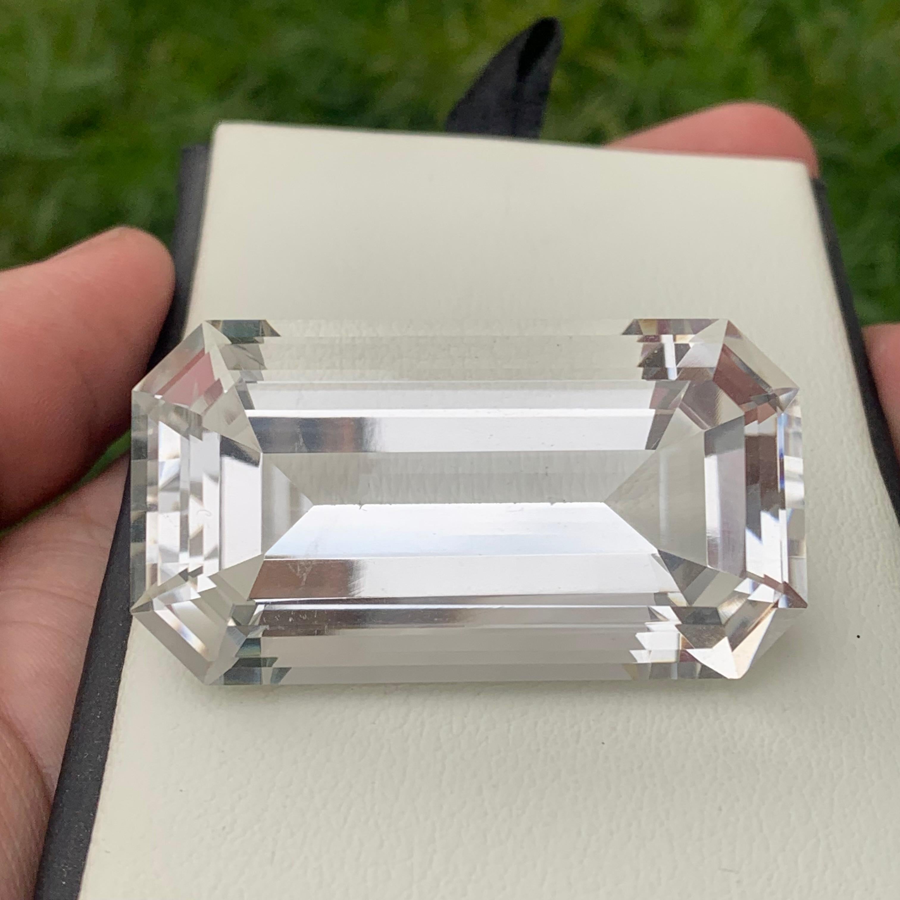 Grand quartz de cristal naturel transparent non serti de 141.10 carats pour la fabrication de bijoux en vente 4