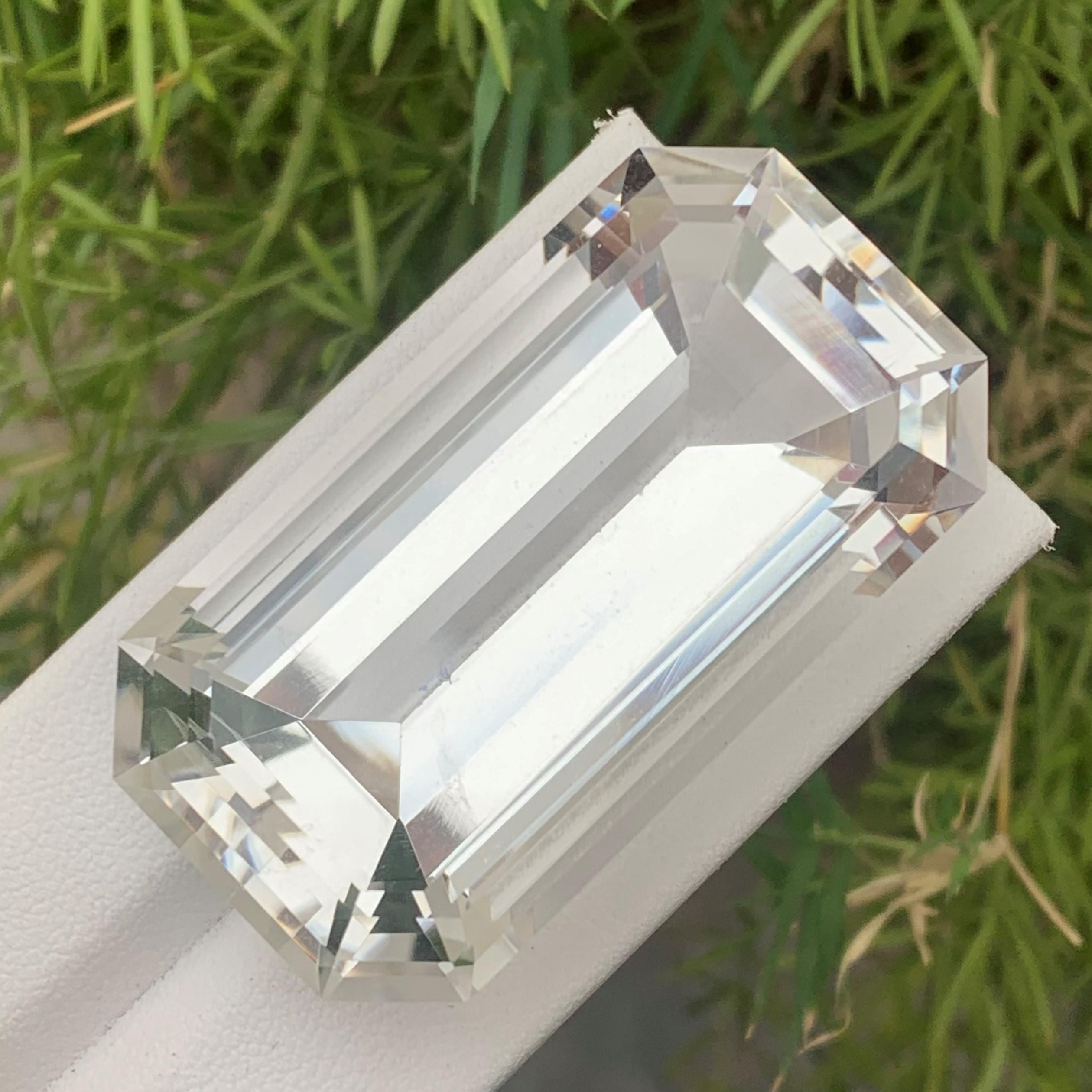 Arts and Crafts Grand quartz de cristal naturel transparent non serti de 141.10 carats pour la fabrication de bijoux en vente