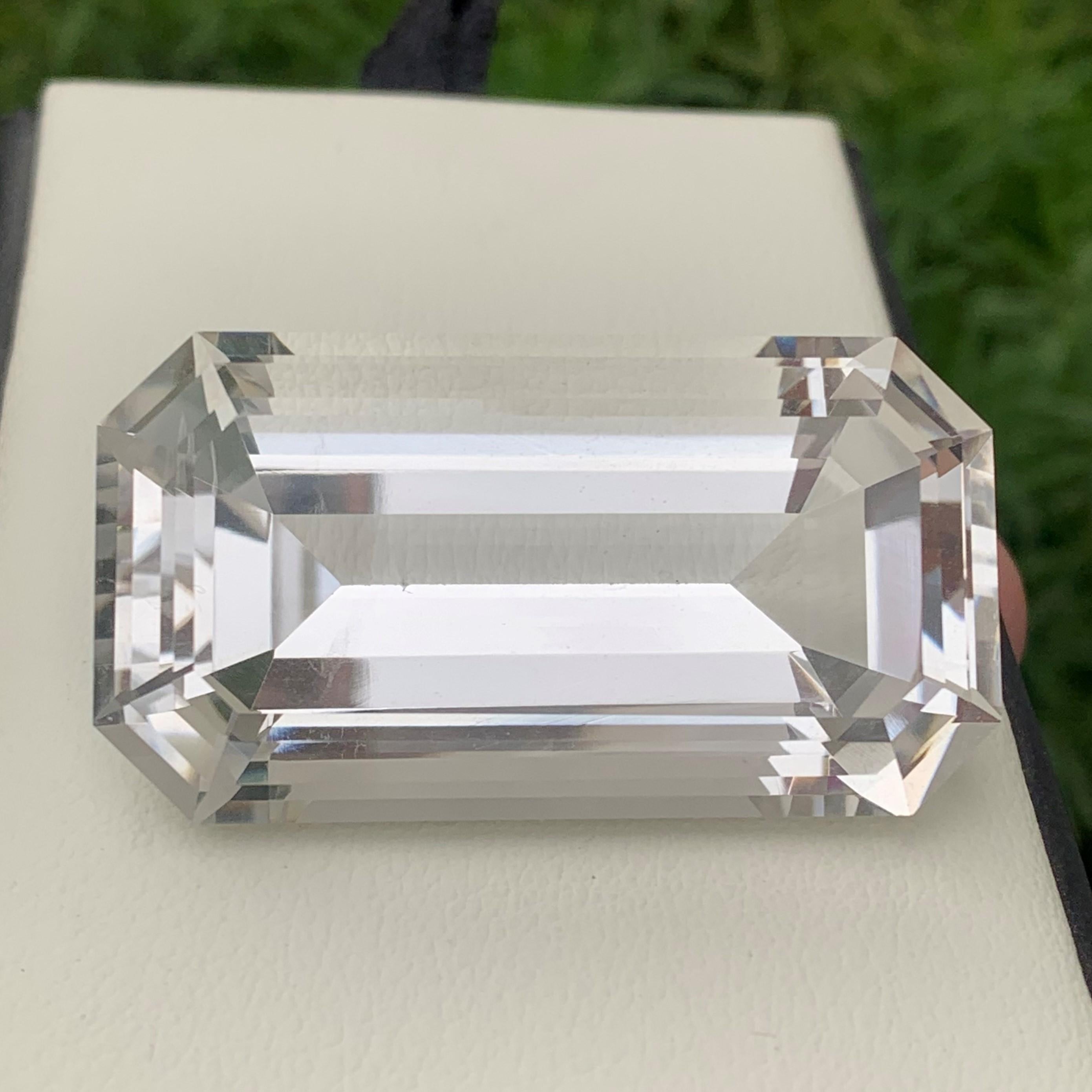 Emerald Cut Huge Loose 141.10 Carat Natural Clear Crystal Quartz for Jewelry Making For Sale