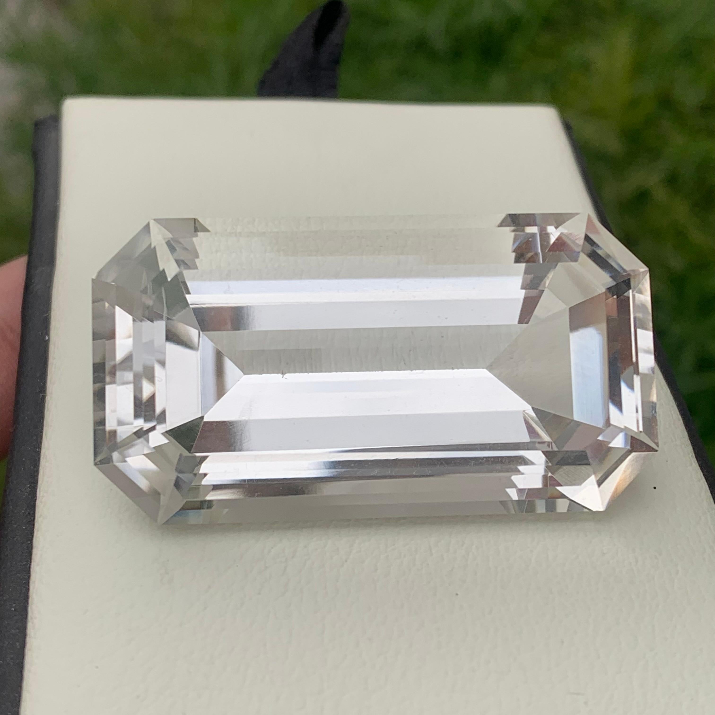 Grand quartz de cristal naturel transparent non serti de 141.10 carats pour la fabrication de bijoux en vente 1