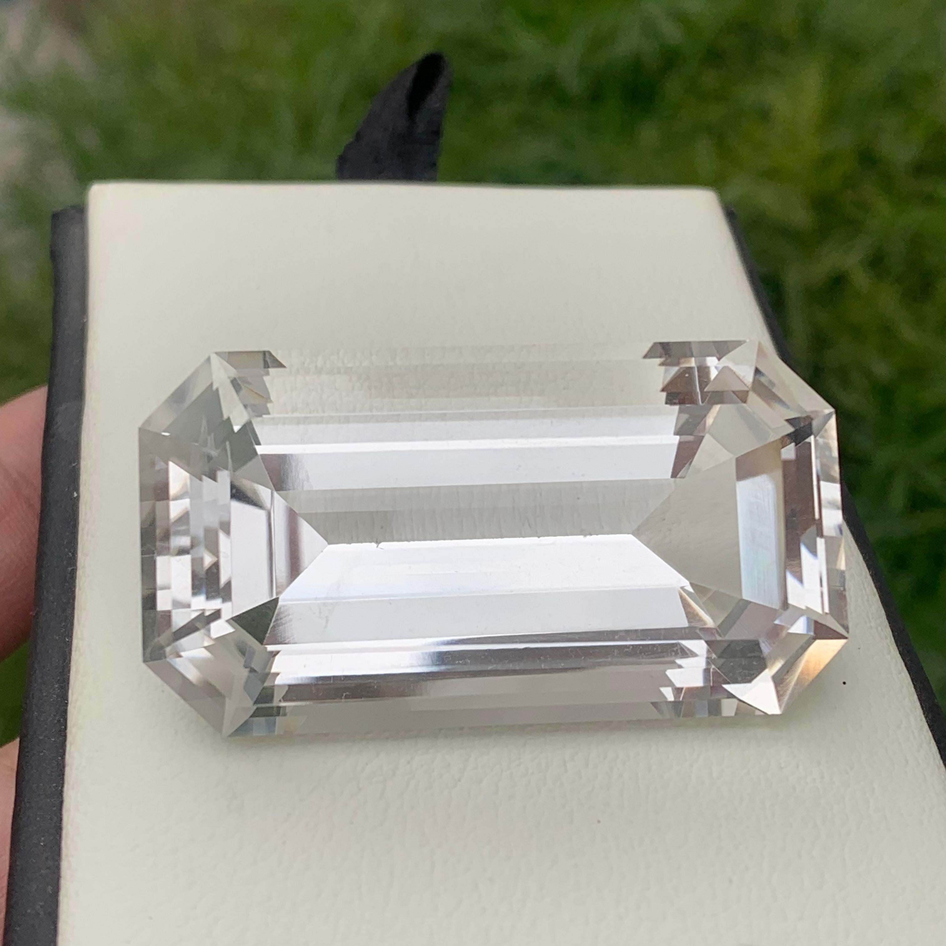 Grand quartz de cristal naturel transparent non serti de 141.10 carats pour la fabrication de bijoux en vente 2