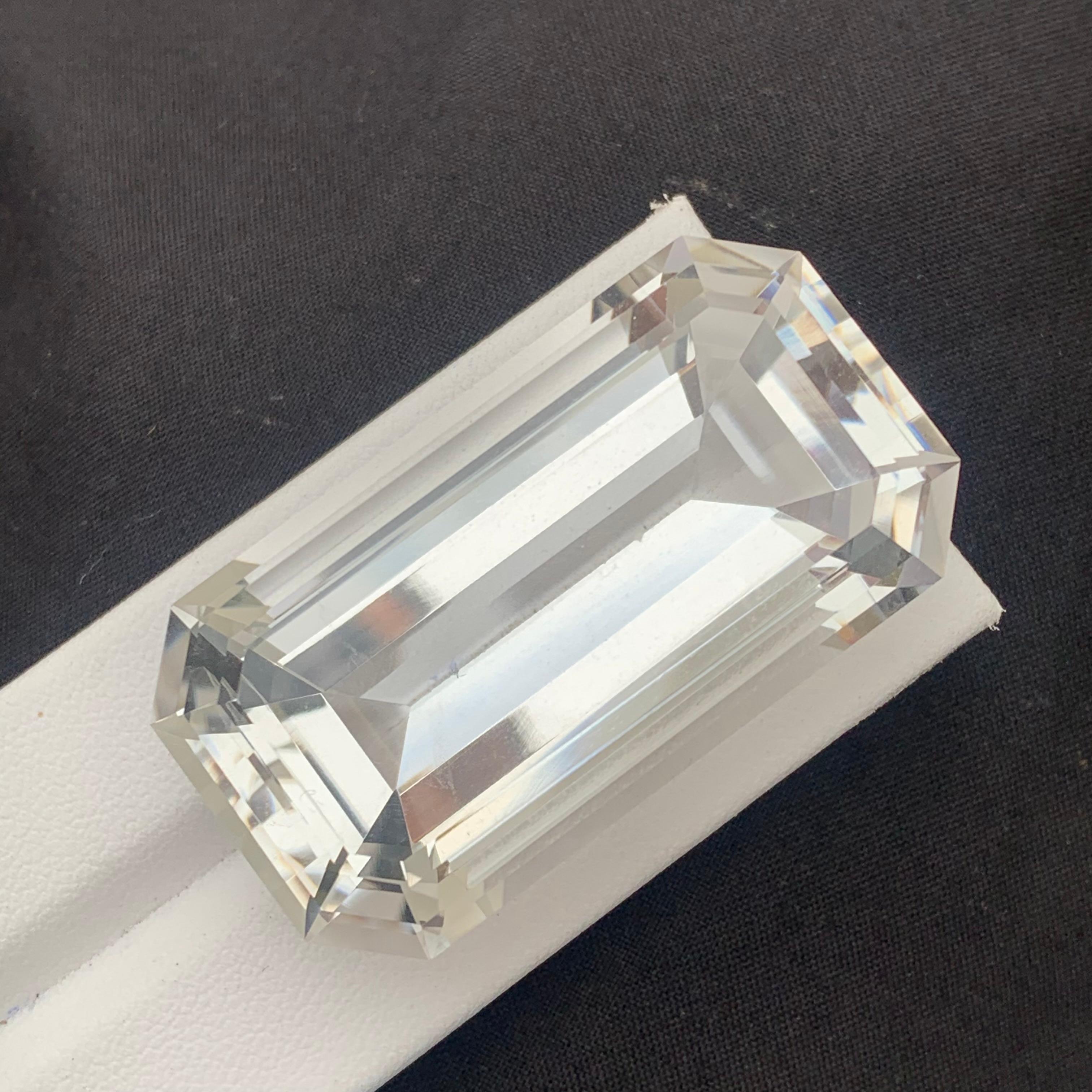 Grand quartz de cristal naturel transparent non serti de 141.10 carats pour la fabrication de bijoux en vente 3