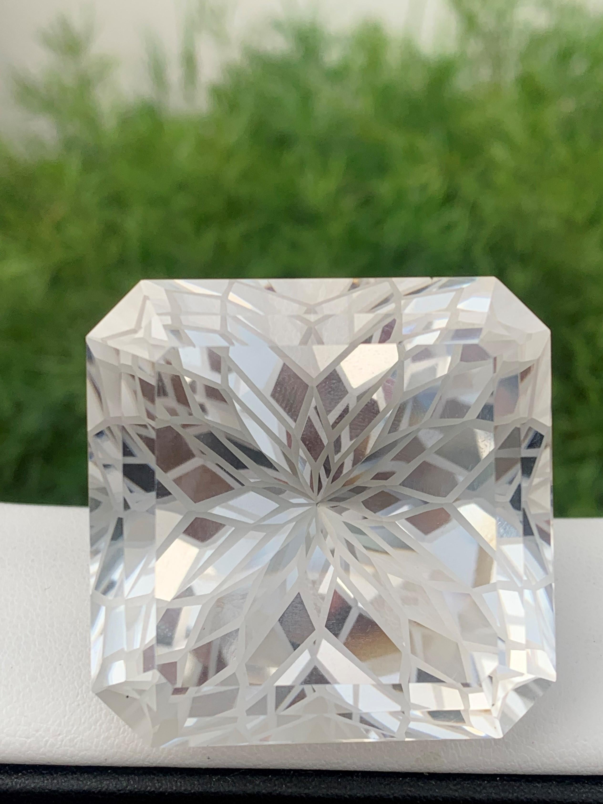 Loose Crystal Quartz 
Weight : 278.95 Carats 
Dimensions : 38x38x27 Mm
Origin : Brazil 
Clarity : AAA Eye Clean 
Shape: Square
Facet: Flower Cut 
 Certificate: On Demand 
Treatment: Non 
Color: Colorless 
Quartz crystal is a power stone that's