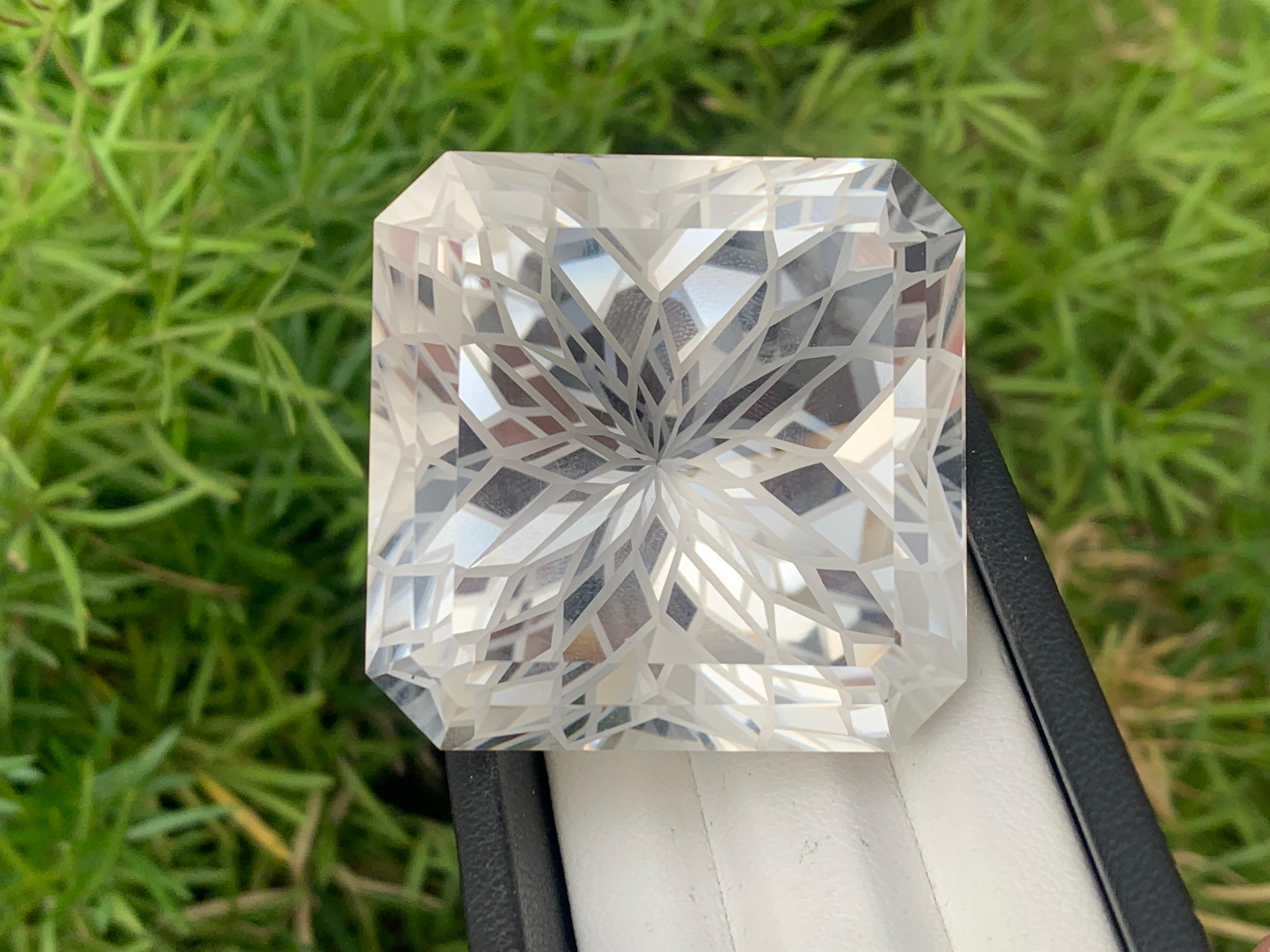 Women's or Men's Huge Loose 278.95 Carat Natural Clear Crystal Quartz for Jewelry Making