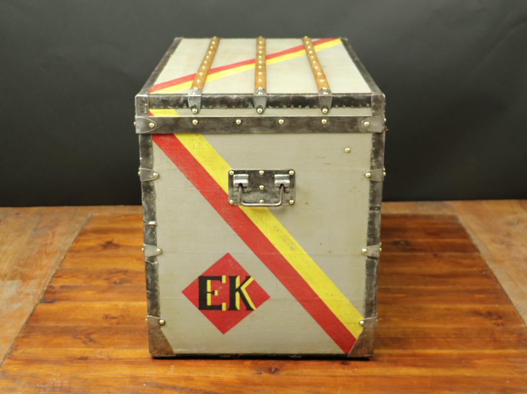 Huge Louis Vuitton Grey Trianon Canvas Trunk, 1880s In Good Condition In Haguenau, FR