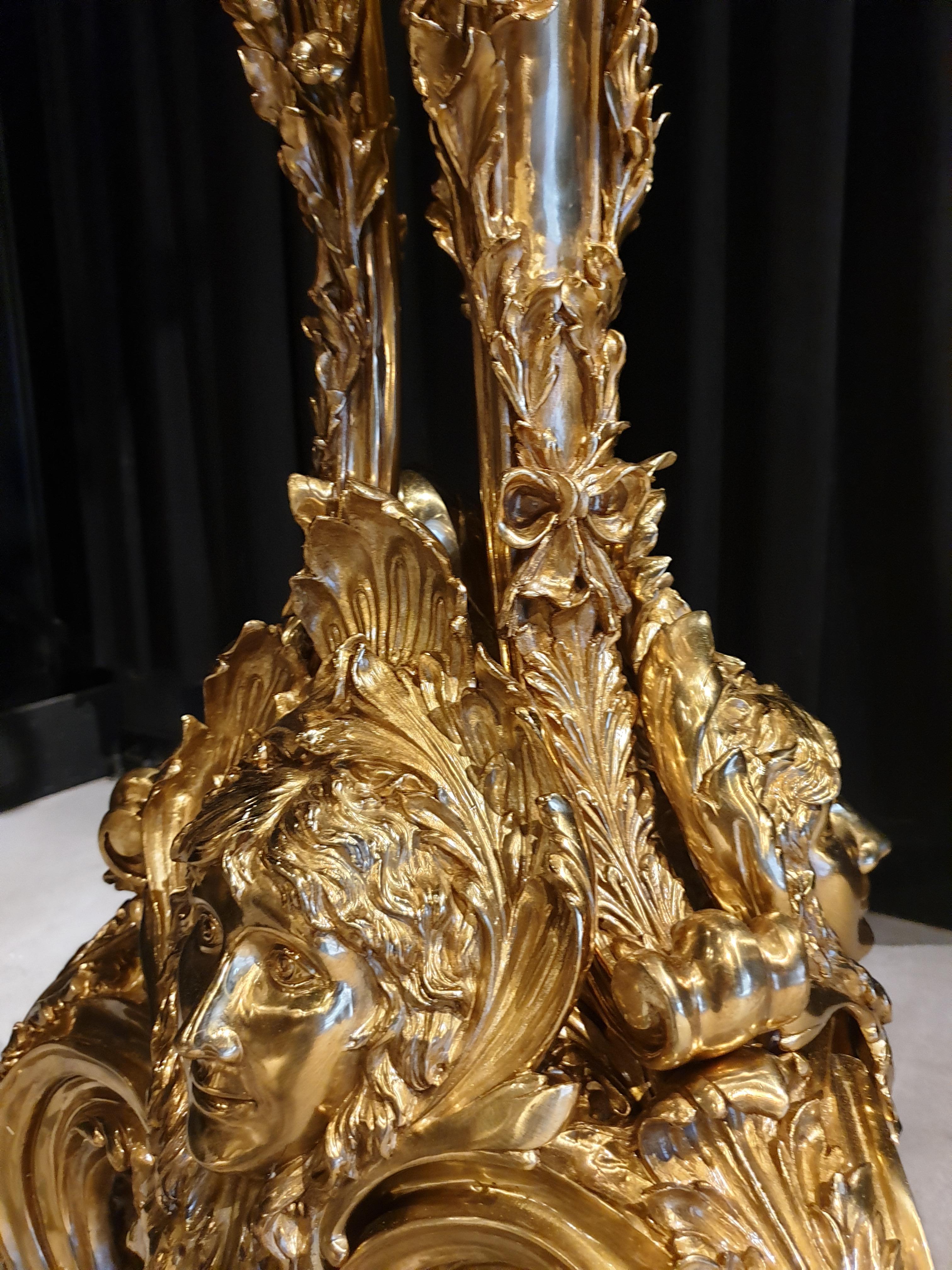 Très grand candélabre Louis XV en bronze forgé de style Thomire Excellent état à SAINT-OUEN-SUR-SEINE, FR