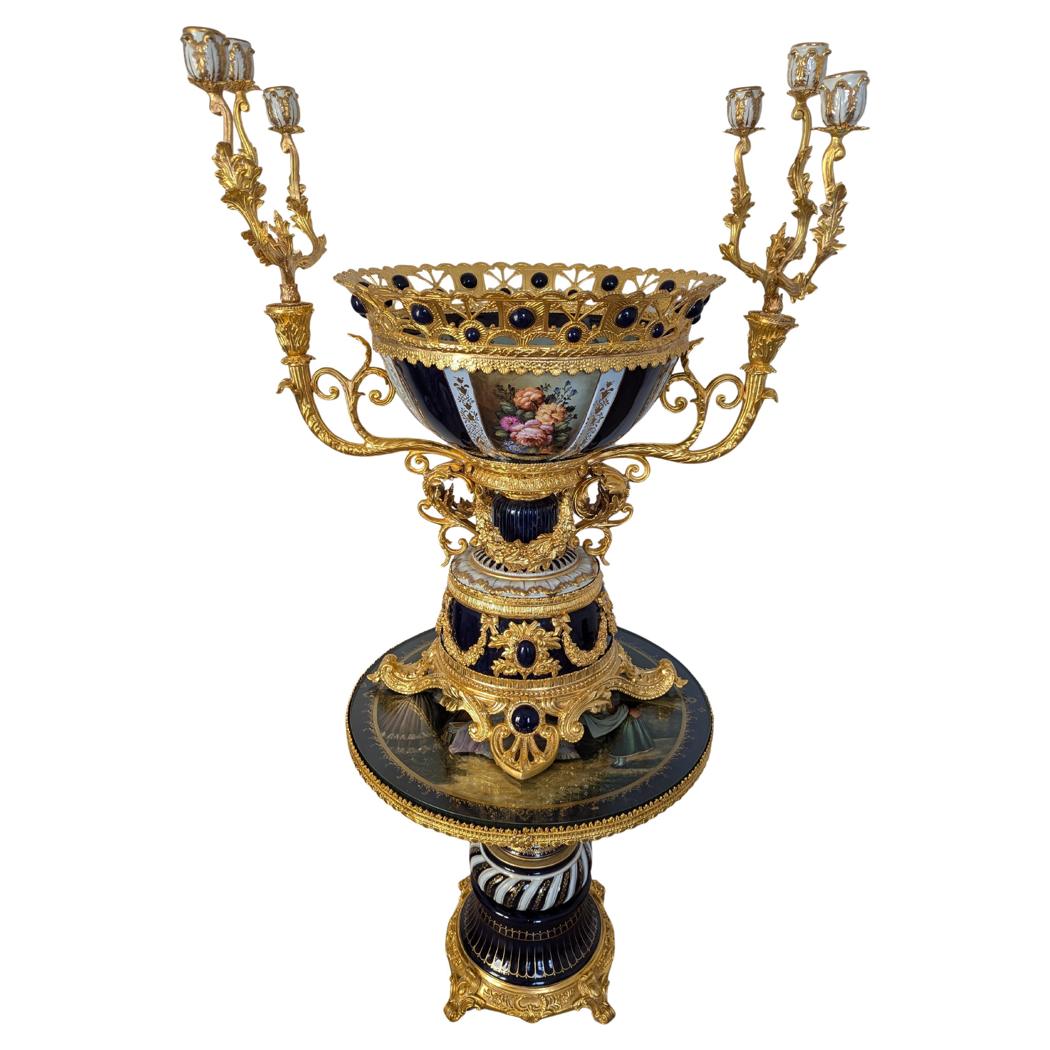 Magnifique bol de candélabre de style King Louis doré et bleu cobalt en vente