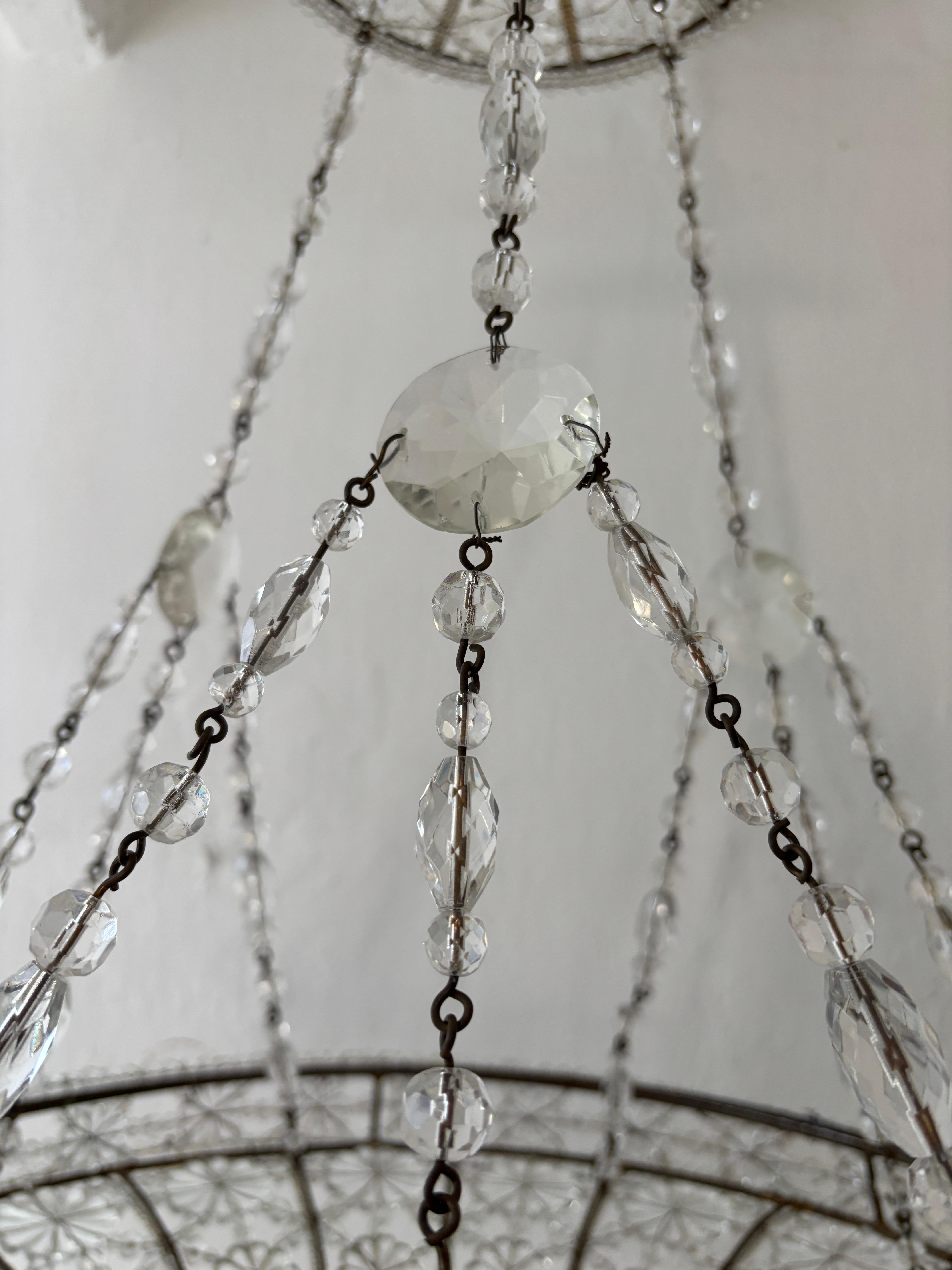 Maison enorme anni '40 Baguès  Lampadario con catene di cristallo con perline RARO in vendita 5