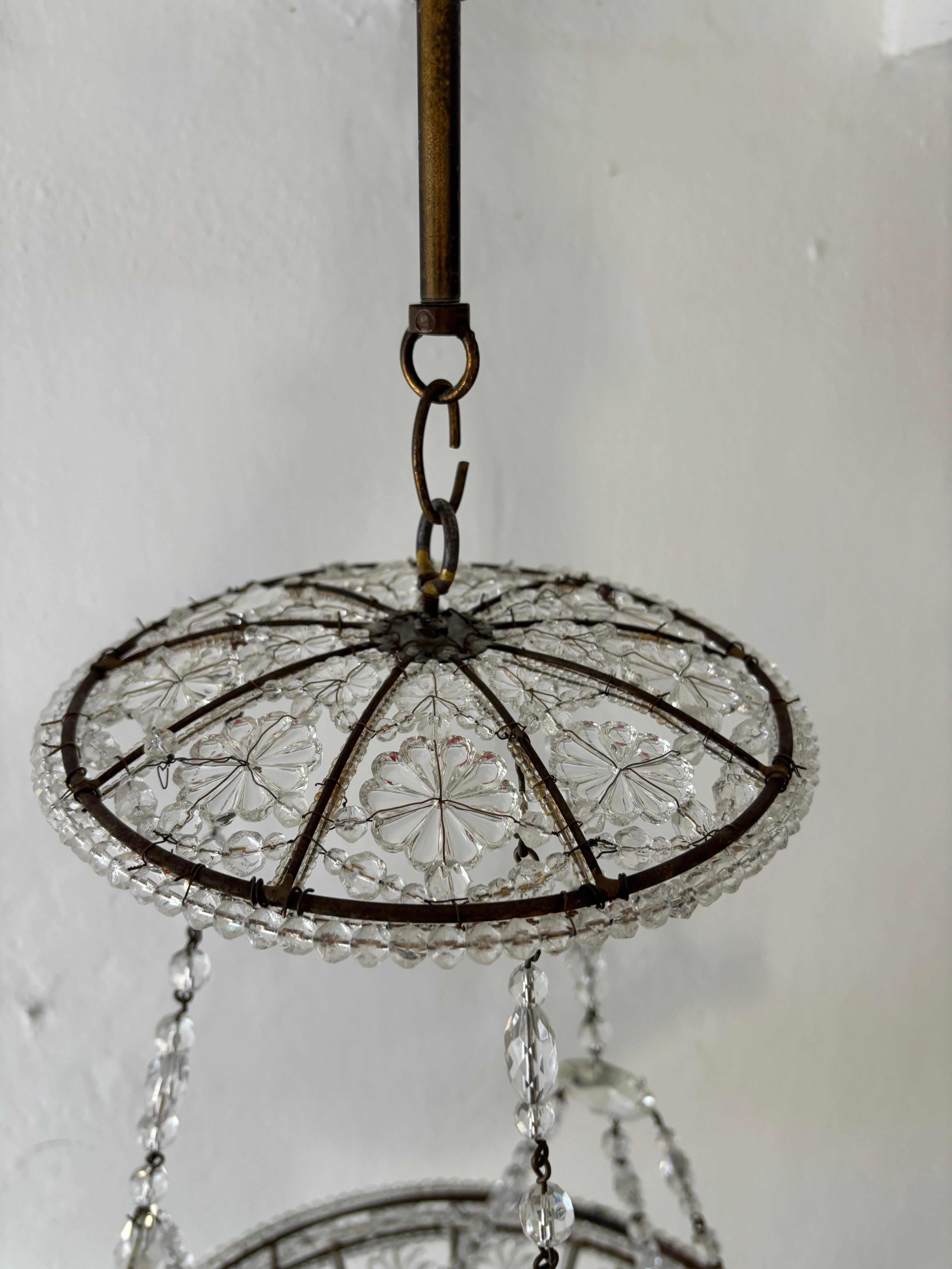 Maison enorme anni '40 Baguès  Lampadario con catene di cristallo con perline RARO in vendita 7