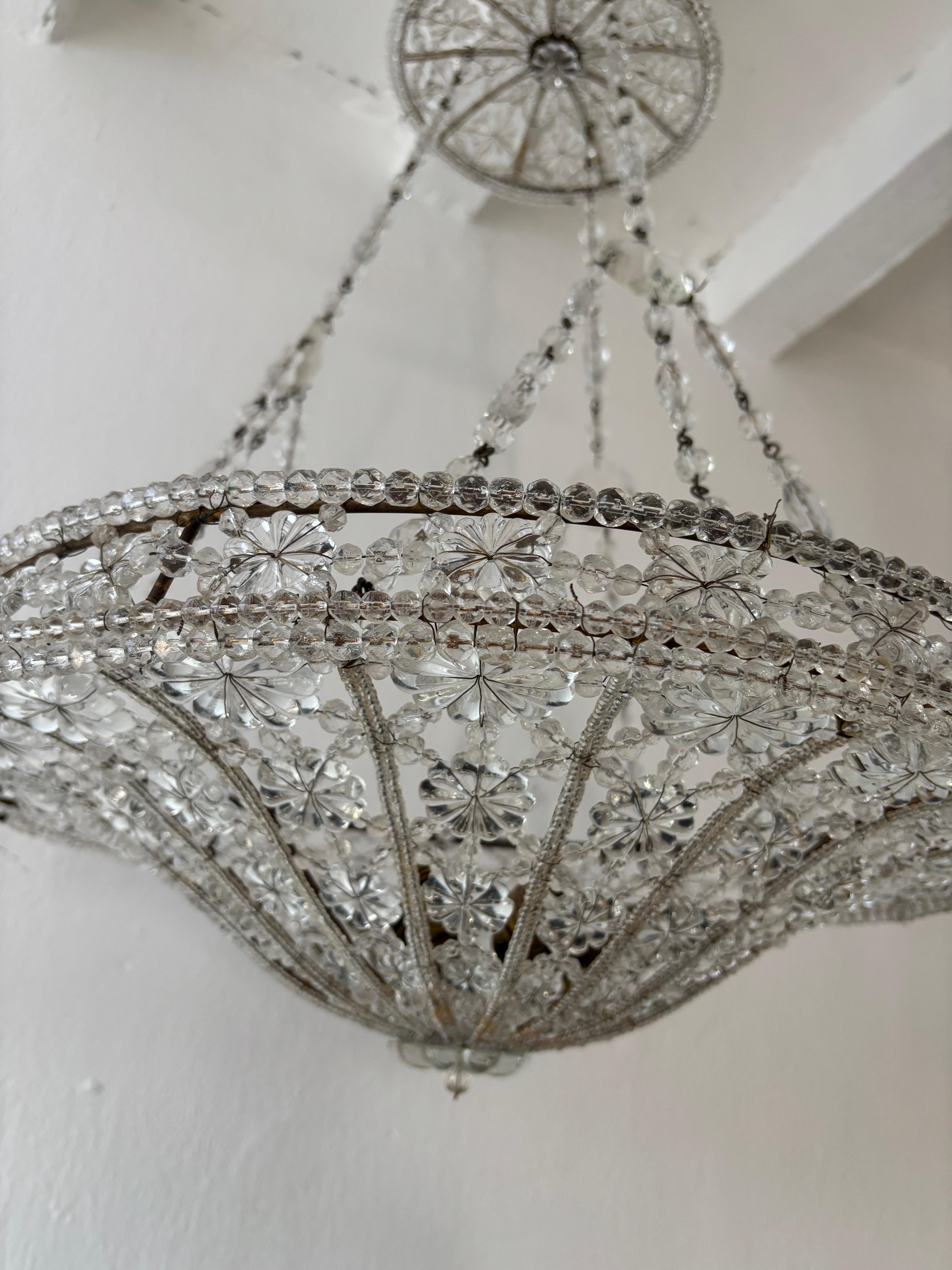 Maison enorme anni '40 Baguès  Lampadario con catene di cristallo con perline RARO in vendita 3