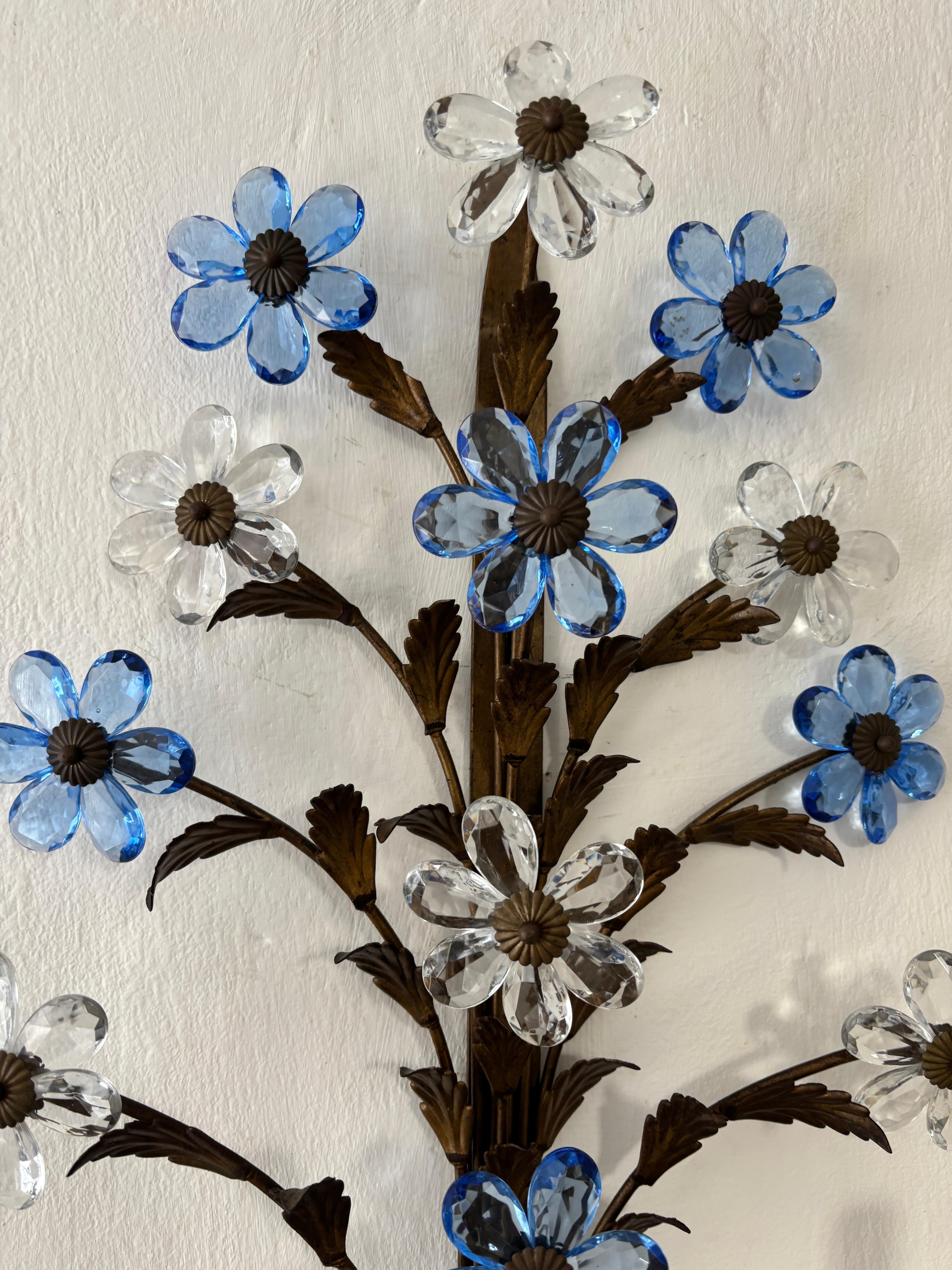 Huge Maison Baguès 3 lights Blue Crystal Flowers Tole Leaves Sconces, circa 1950 In Good Condition For Sale In Firenze, Toscana