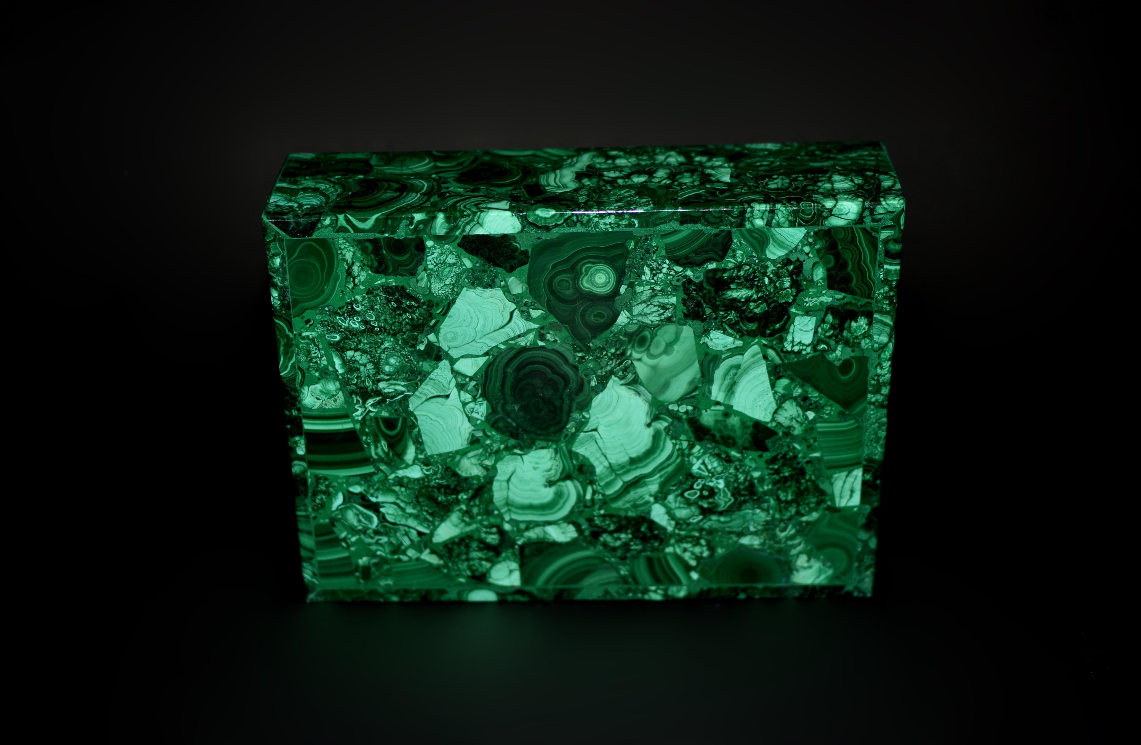 Malachite Enorme scatola di malachite da 8 pollici in vendita