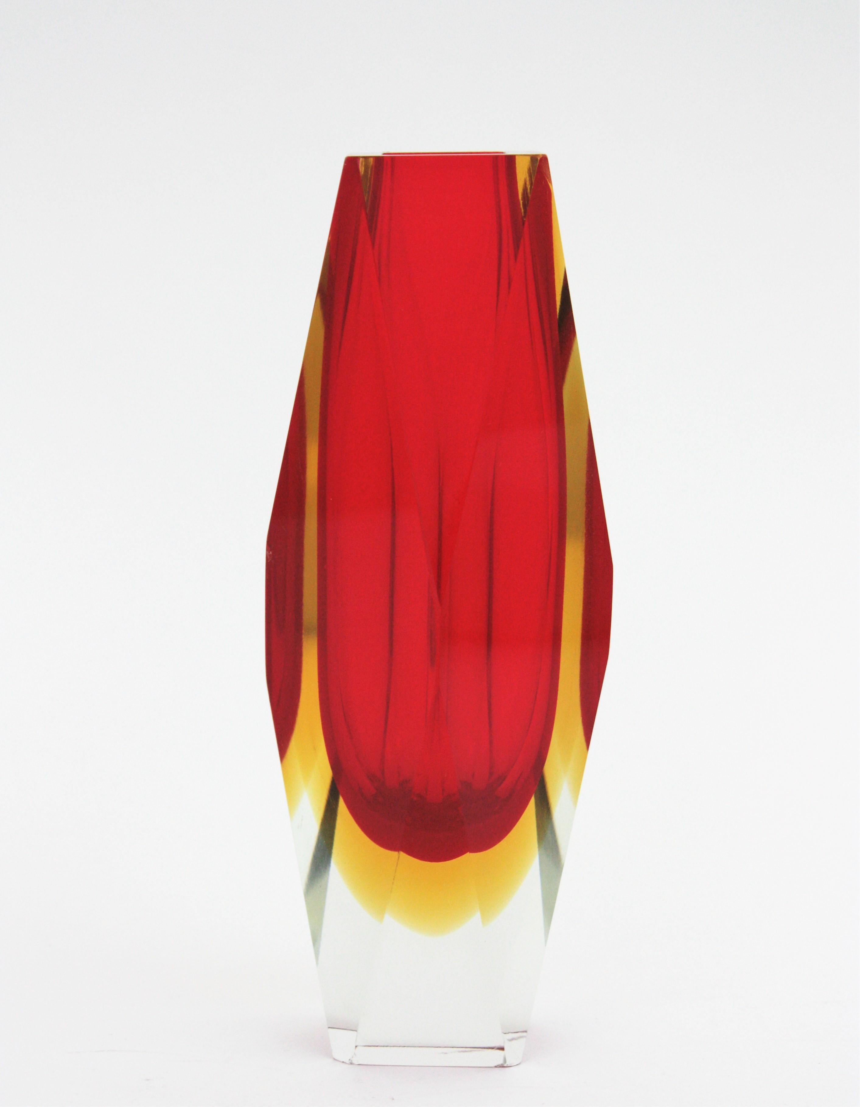 Huge Mandruzzato Murano Faceted Sommerso Red and Yellow Art Glass Vase In Good Condition In Barcelona, ES