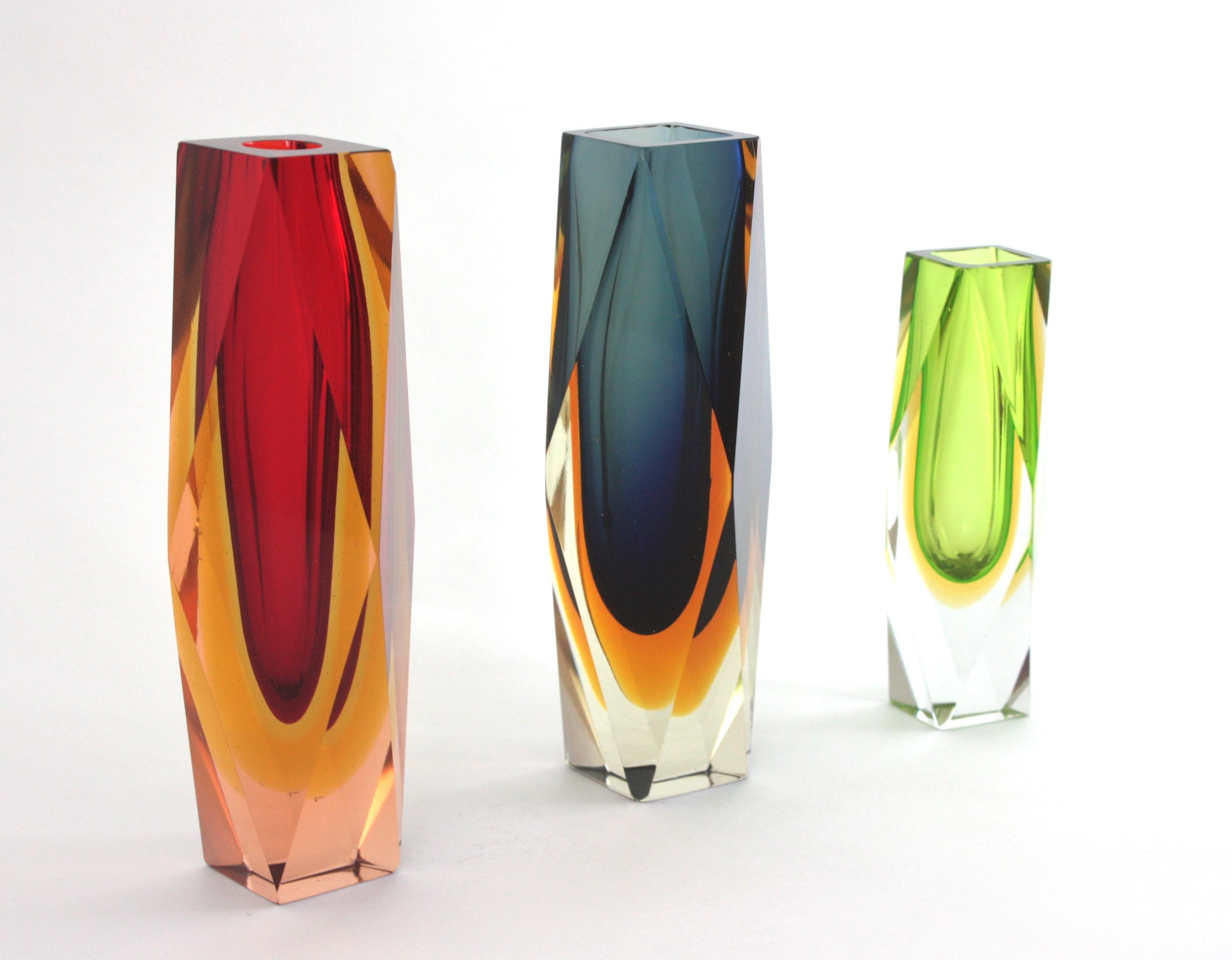 Enorme vaso in vetro artistico di Murano Glass Sommerso sfaccettato, rosso, giallo, rosa. in vendita 4