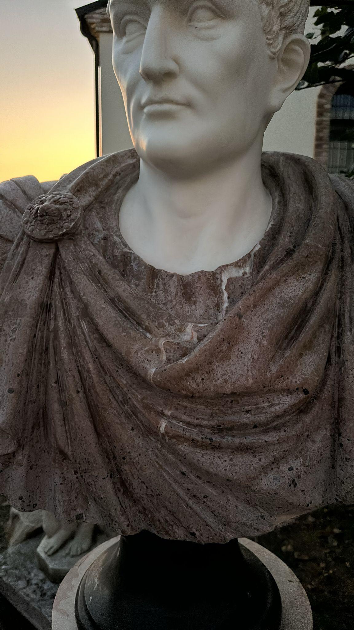 Enorme  Busto in marmo di un imperatore romano 95 cm in vendita 5