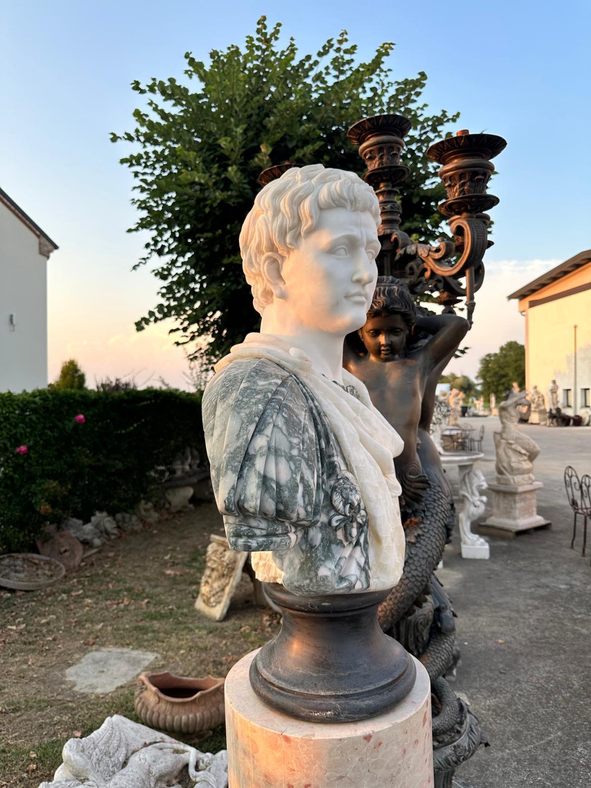 Enorme  Busto in marmo di un imperatore romano 95 cm In condizioni buone in vendita a Madrid, ES