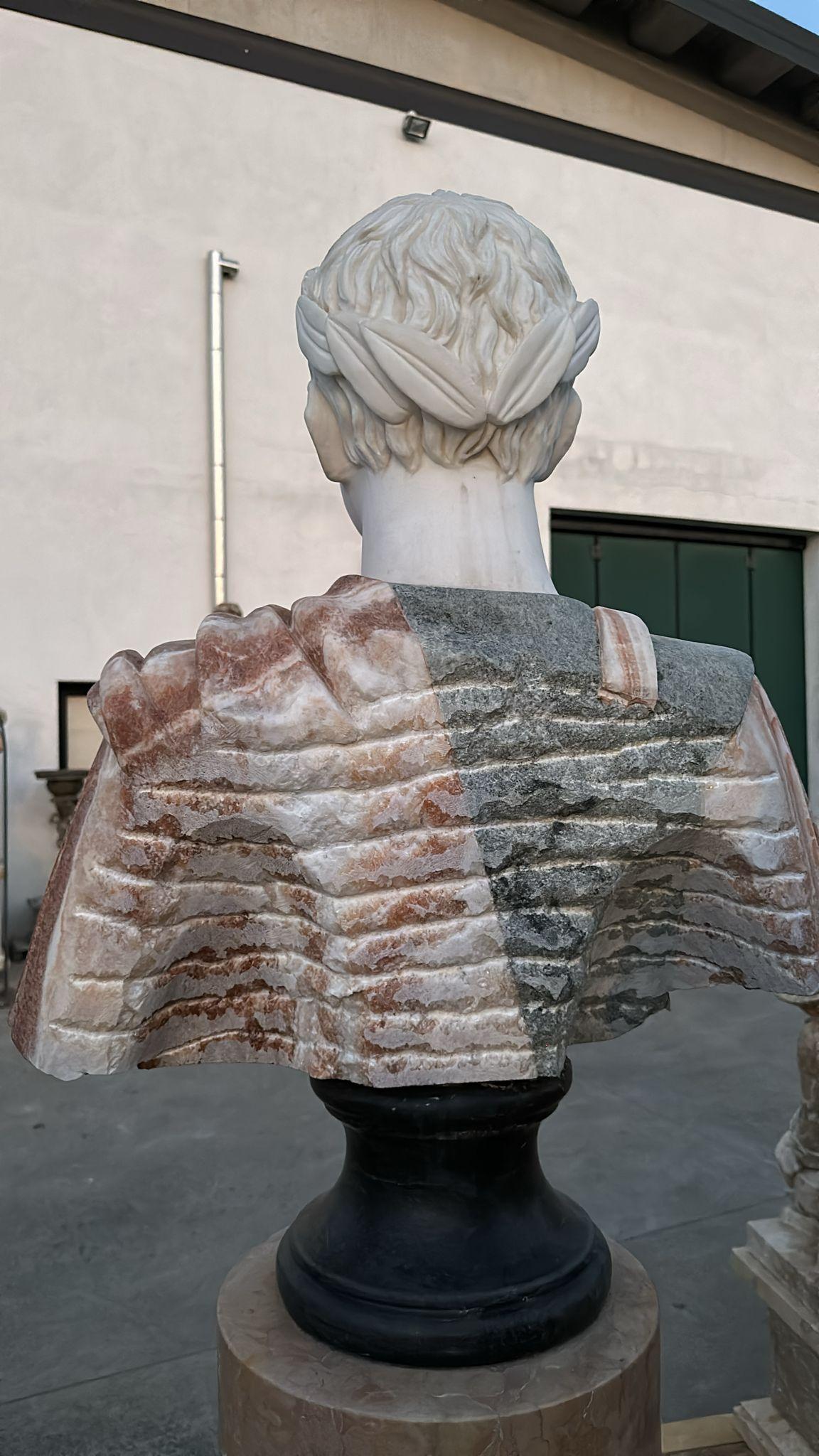 Enorme  Busto in marmo di un imperatore romano 95 cm in vendita 1